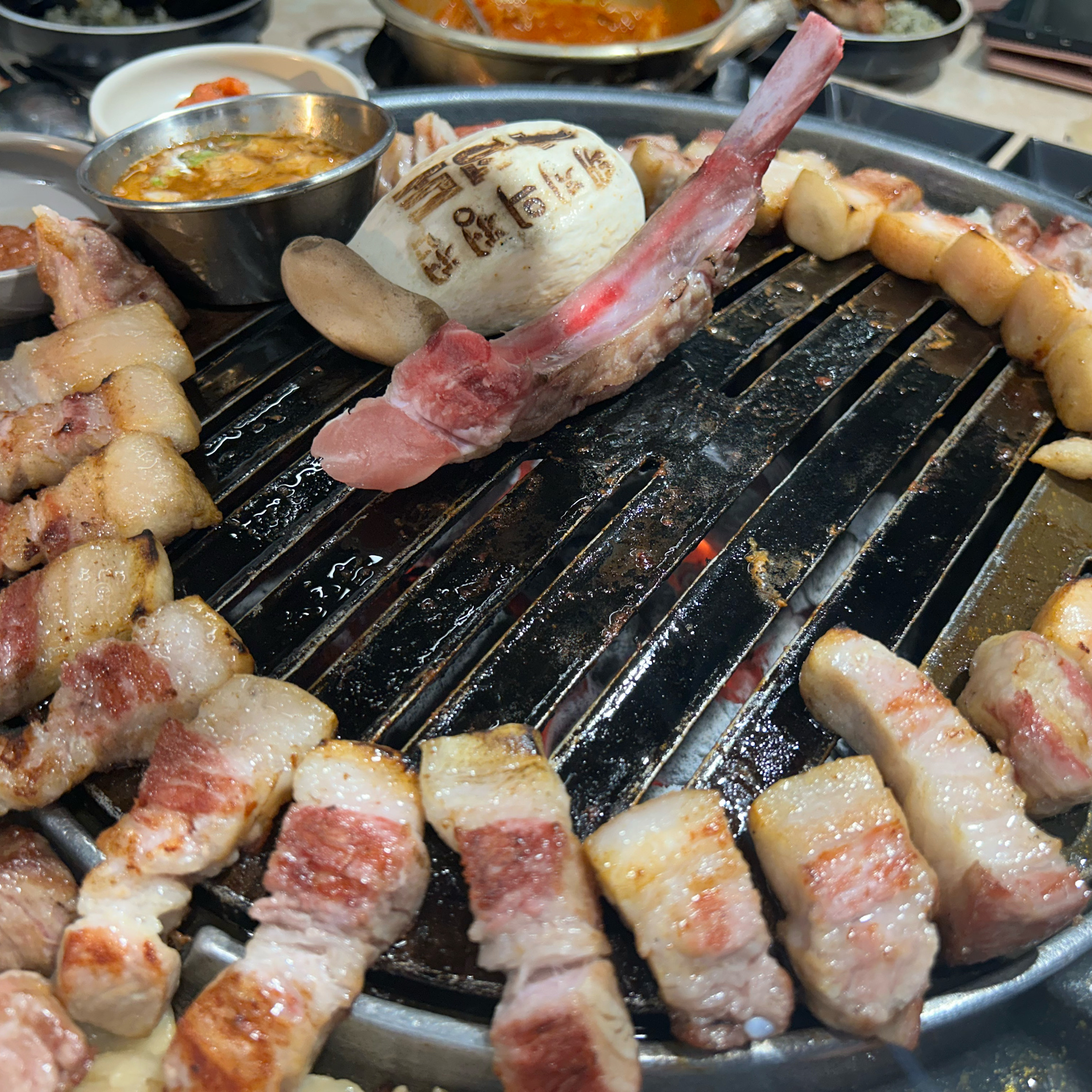 제주에 머무르는 동안 너무 맛있어서 두번갔어요 ㅎㅎ 저희애기가 토끼애착인형 매장에서 잃어버