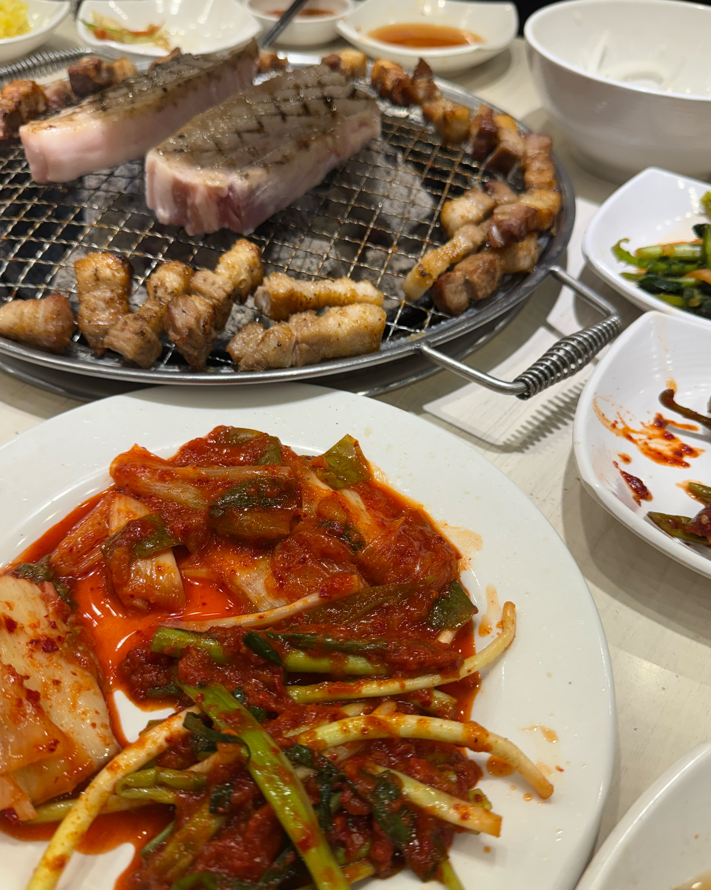 이번에 추가된 대파김치,, 미쳤어요 ㅠ 고기 계속 들어가게 하는 맛😍 고기에 잡내 하나 없