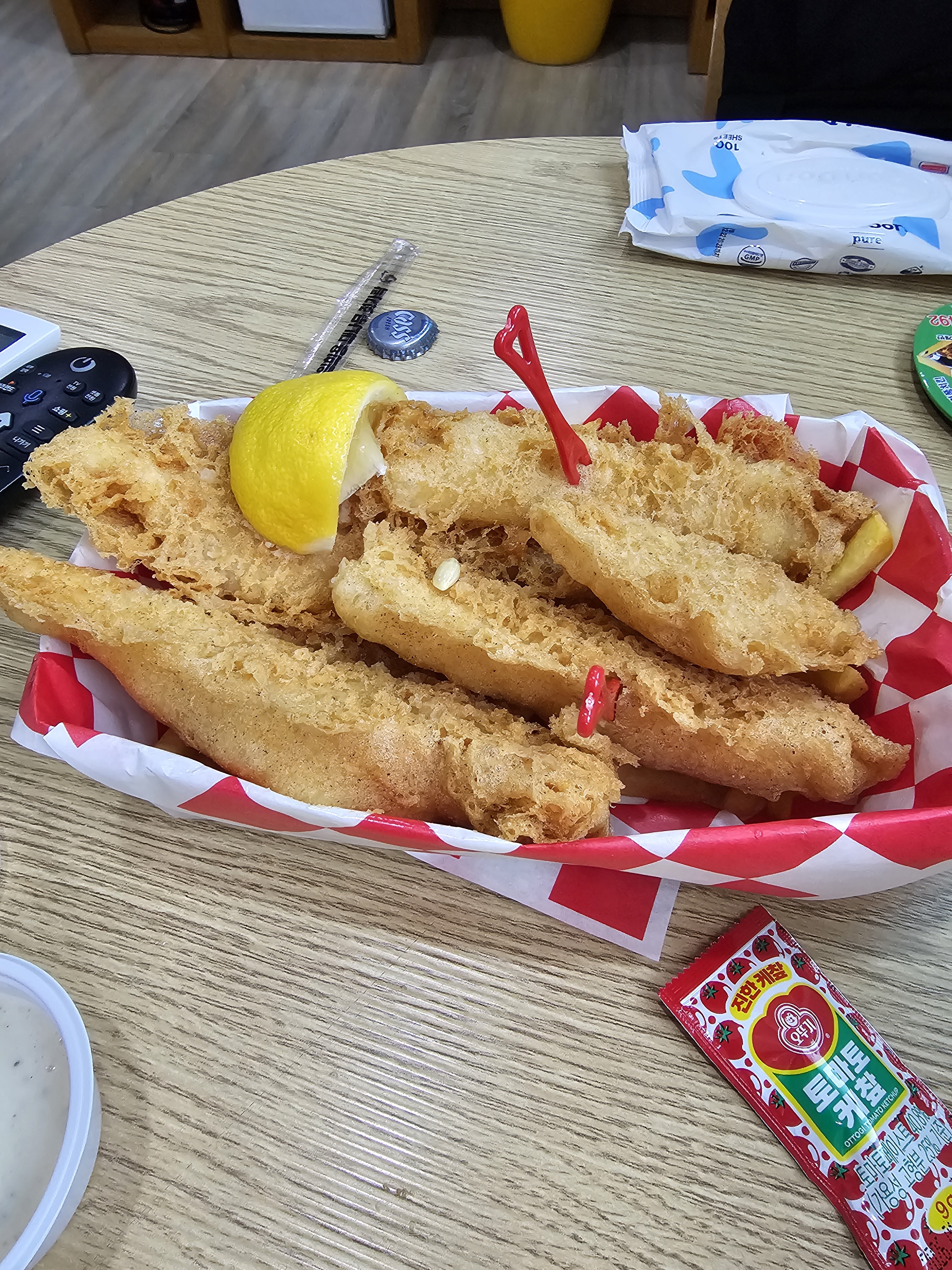 음식을 맛보기 위해 근처 숙소를 예약함. - 제주 맛집 WORLD CLASS FISH&CHIPS