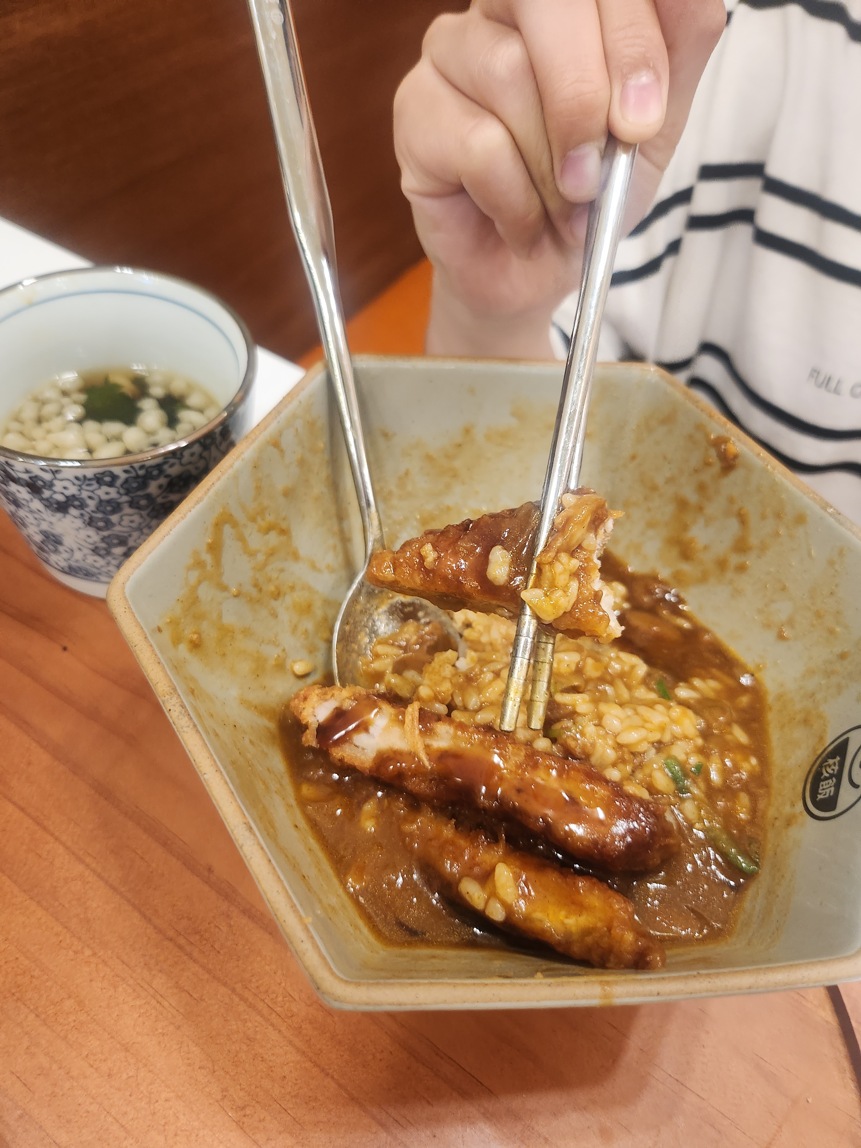 먹다가 찍어서 사진은 그런데 아이랑 둘이 와서 정말 맛있게 잘 먹었습니다!! - 천호동 맛집 핵밥 암사점