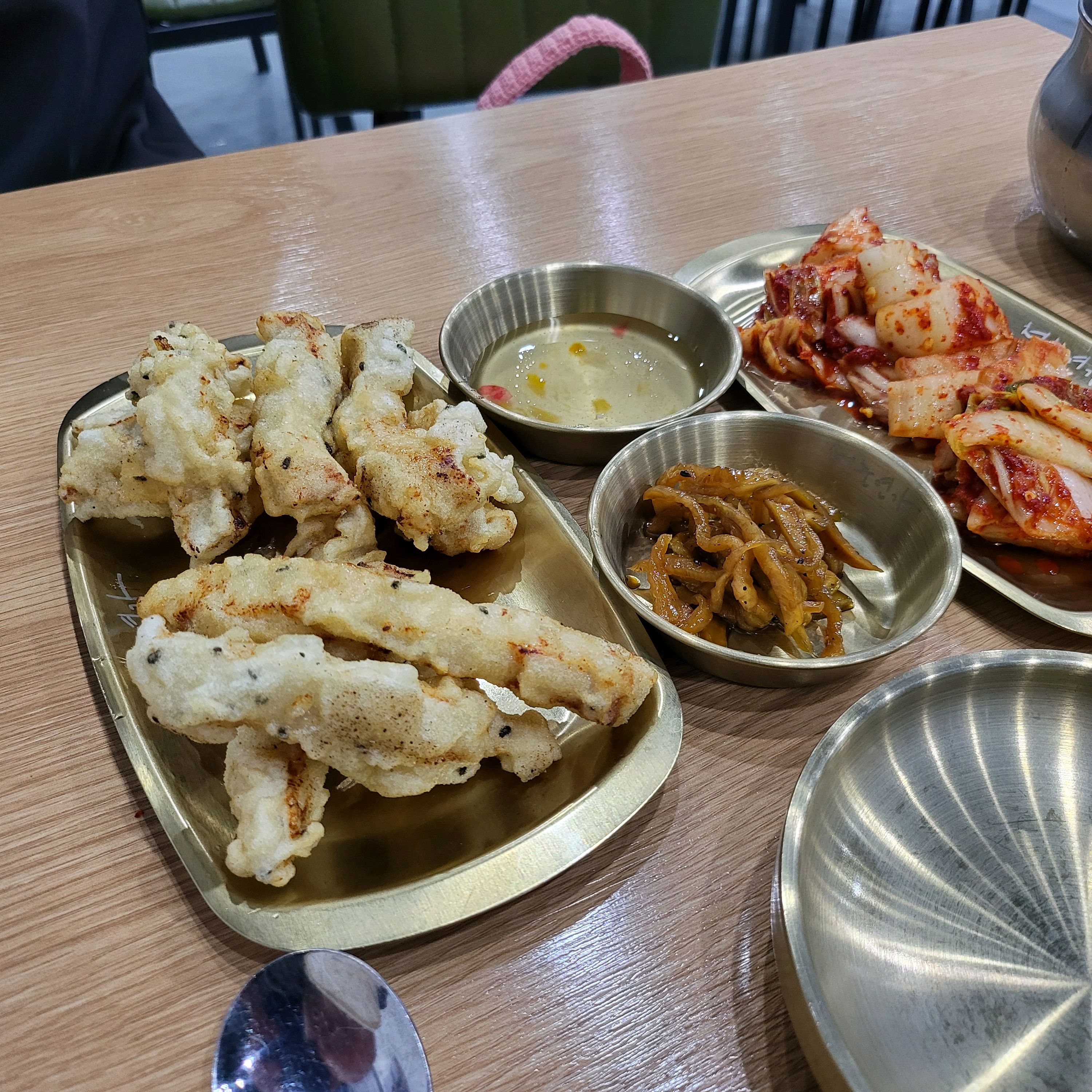양도 많고 맵기 조절두 가능해서 다양하게 먹을 수 있어서 좋아요 흑임자면 탕수육 넘 맛있어