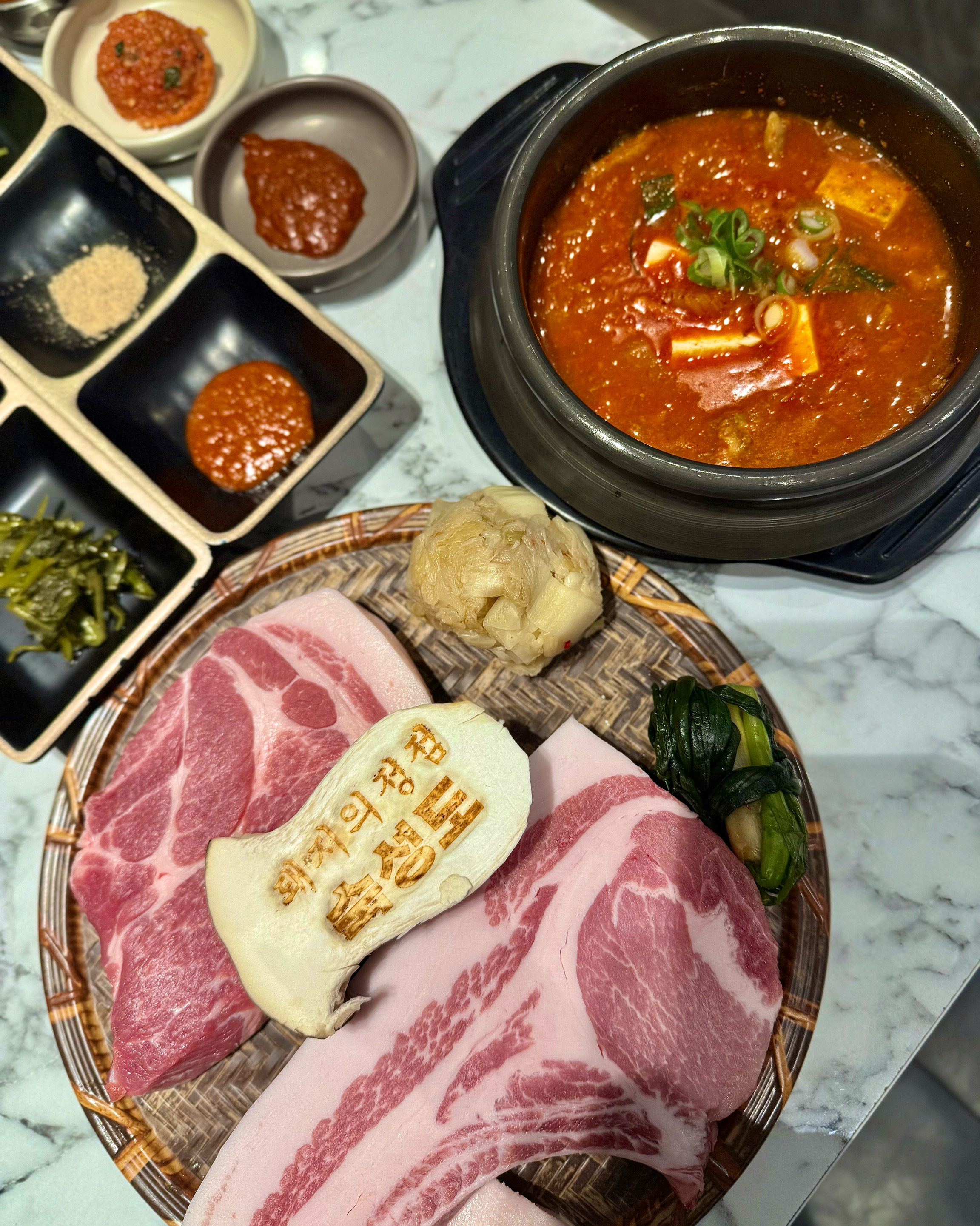 960시간 숙성된 흑뼈등심 운좋게 먹을 수 있었어요! - 제주 맛집 숙성도 중문점