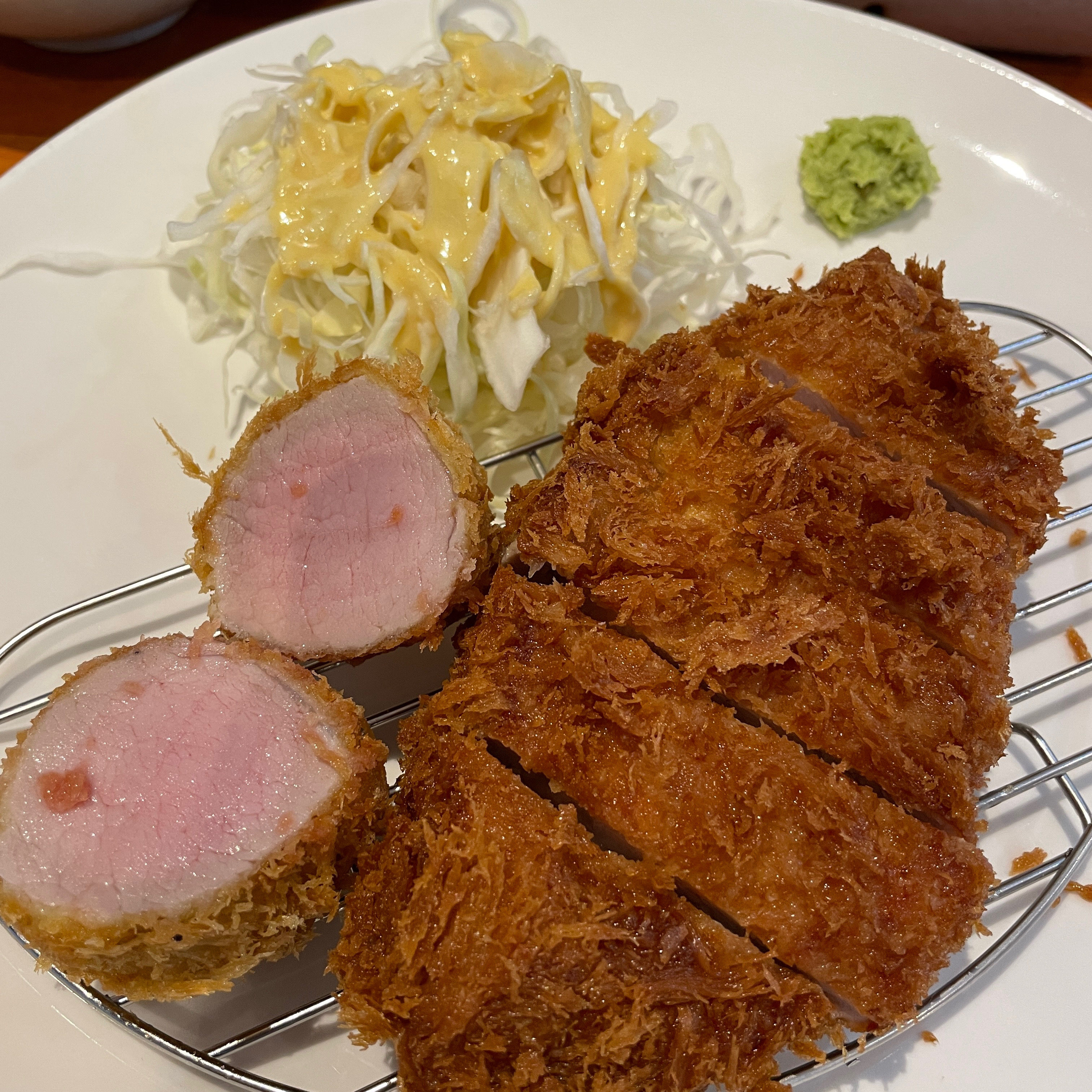 음식 나오기까지 시간이 좀 걸렸지만 그만큼 정말 맛있어요! 돈까스에서 고소한맛을 느낄줄이야