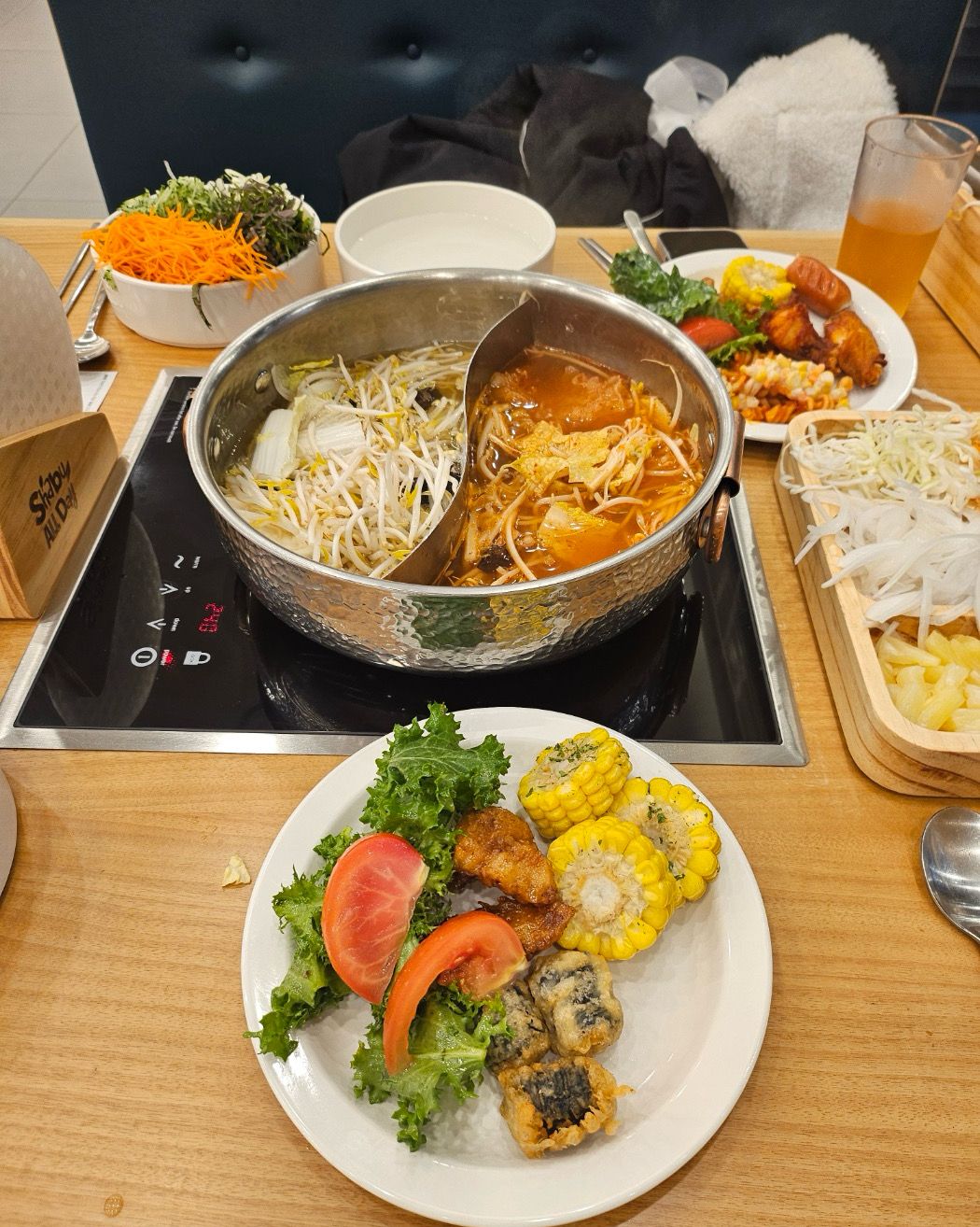 직원분들이 엄청 친절하십니다!! - 부산 명륜동 맛집 샤브올데이 부산명륜점