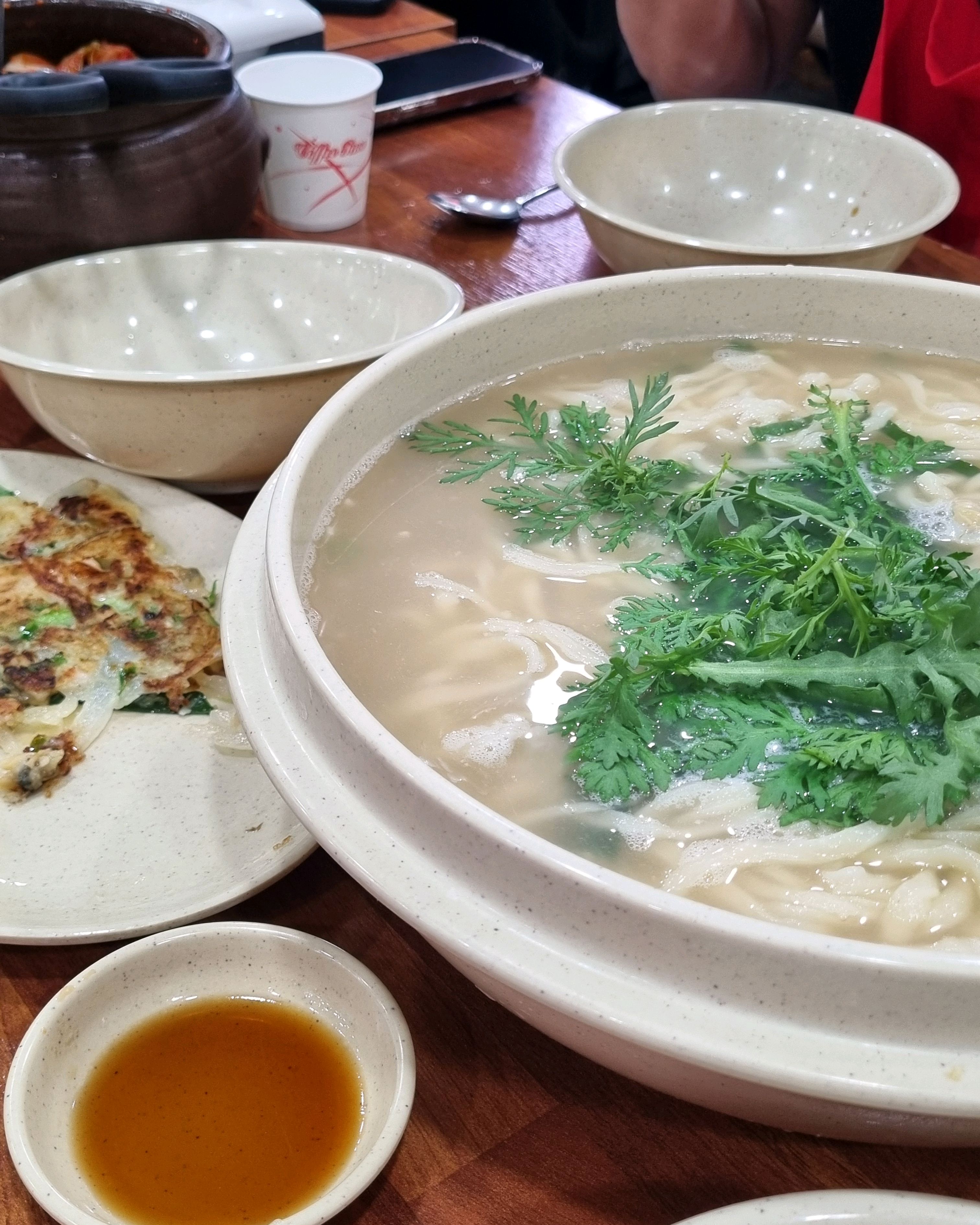 옆에 파전 만들고있어서 - 대전 맛집 오씨칼국수