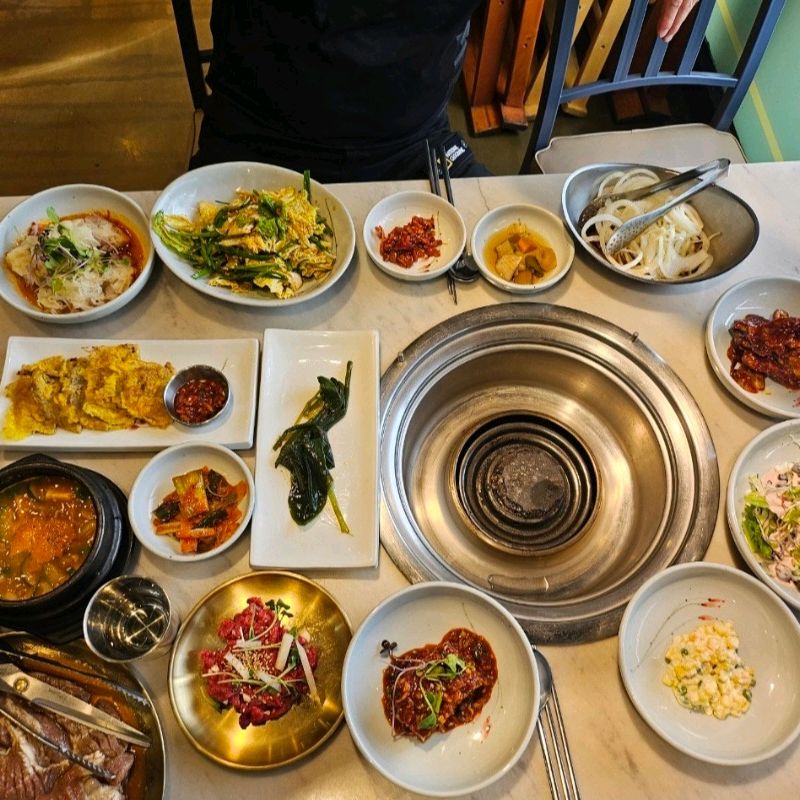 여자친구와 불당동 맛집으로 소문난 금화회관에 다녀왔습니다 돼지갈비 특양구이 먹었는데 사장