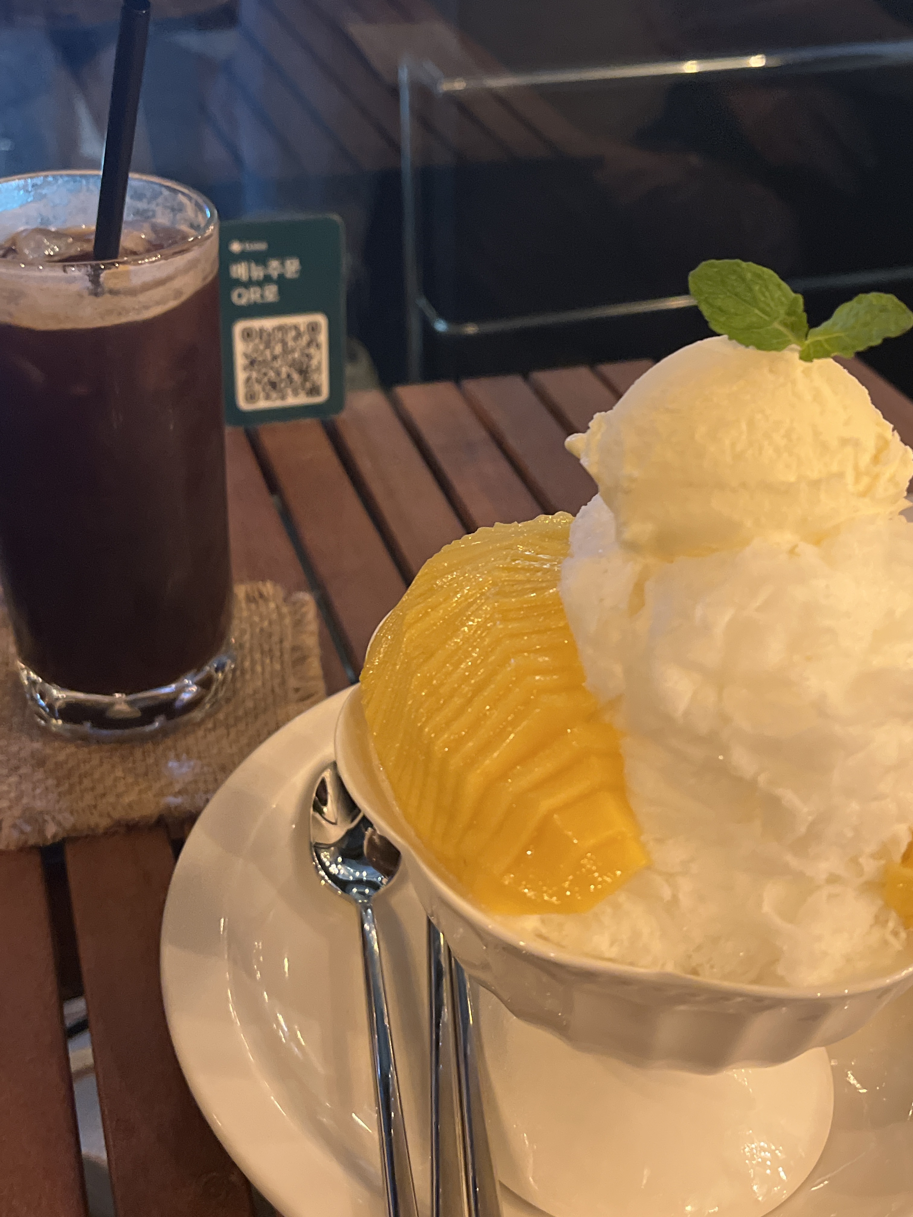 새로 생긴 카페라고 해서 와봤는데 사장님도 친절하시고 빙수도 너무 맛있어요!! 다음에 방문