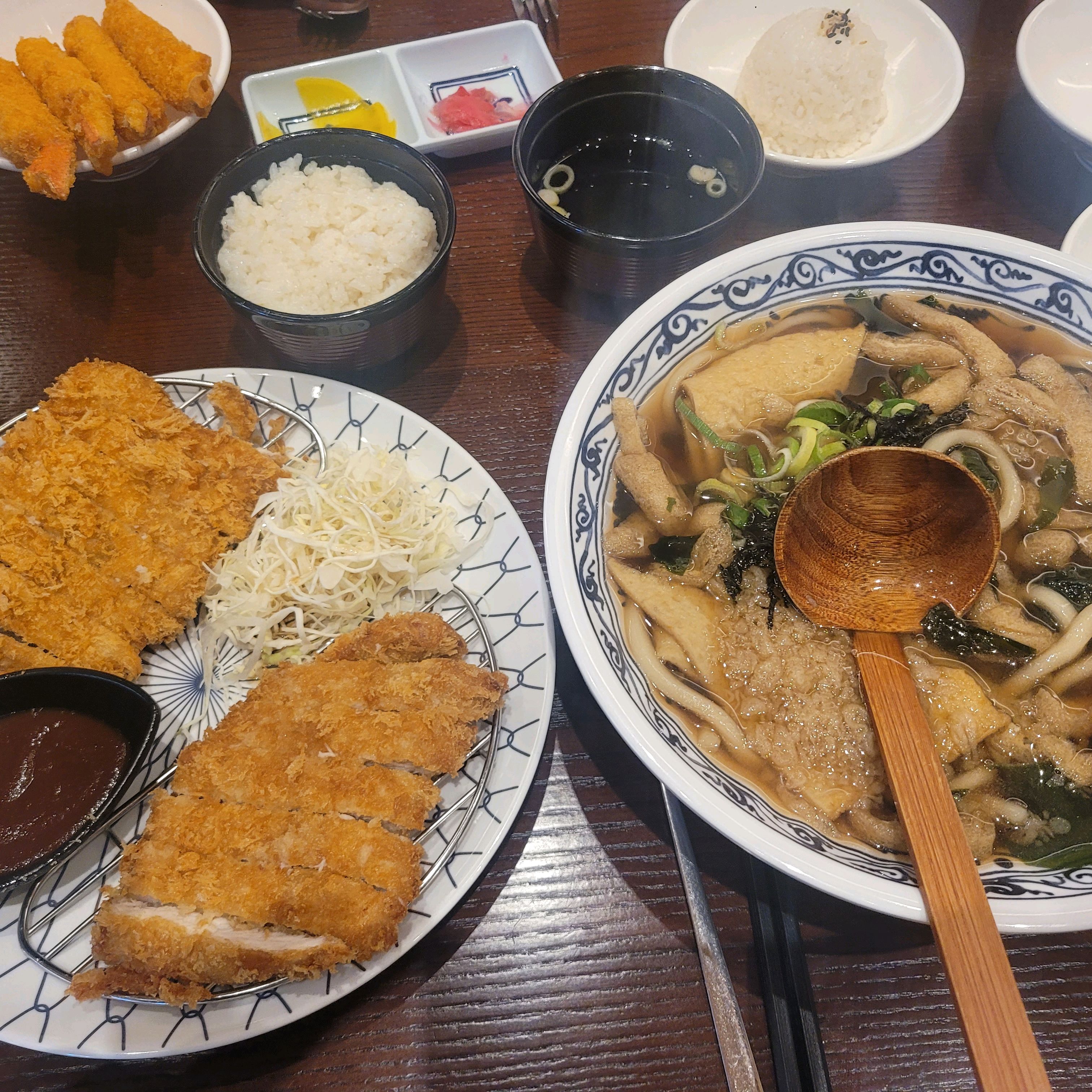 음식도 맛있고 매장도 너무 깔끔해요~~롯데몰가서 먹었었는데 지축에 매장이생겨서 너무 좋네요