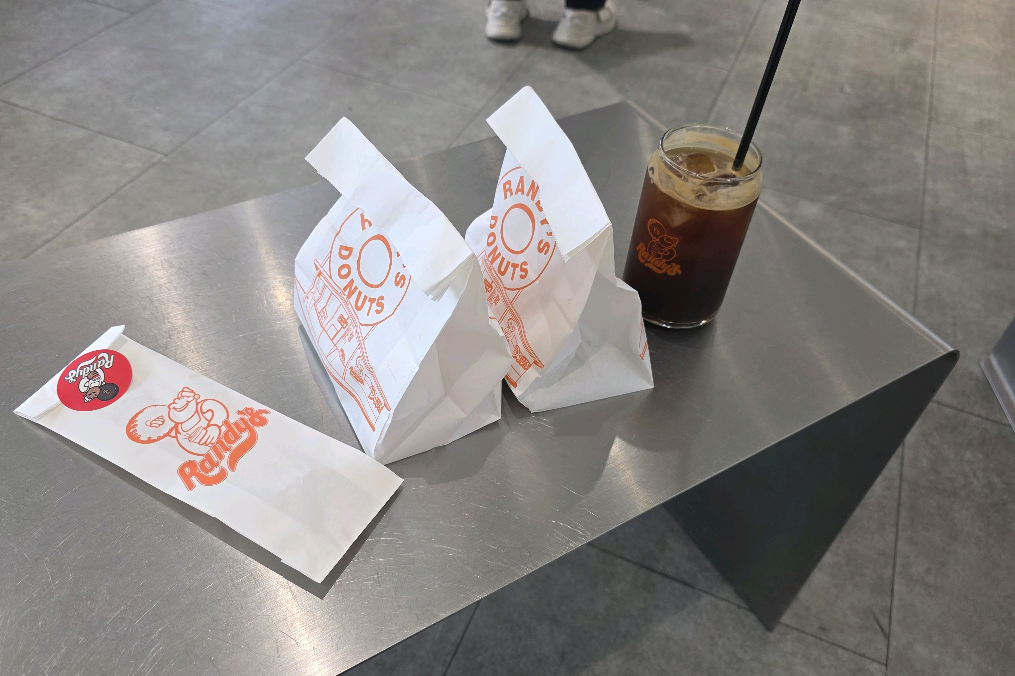 오랜만에 랜디스 들렸는데 웨이팅도 없고(평일기준) 좋네용. 글레이즈 크론디 맛있어요ㅠㅠ1개