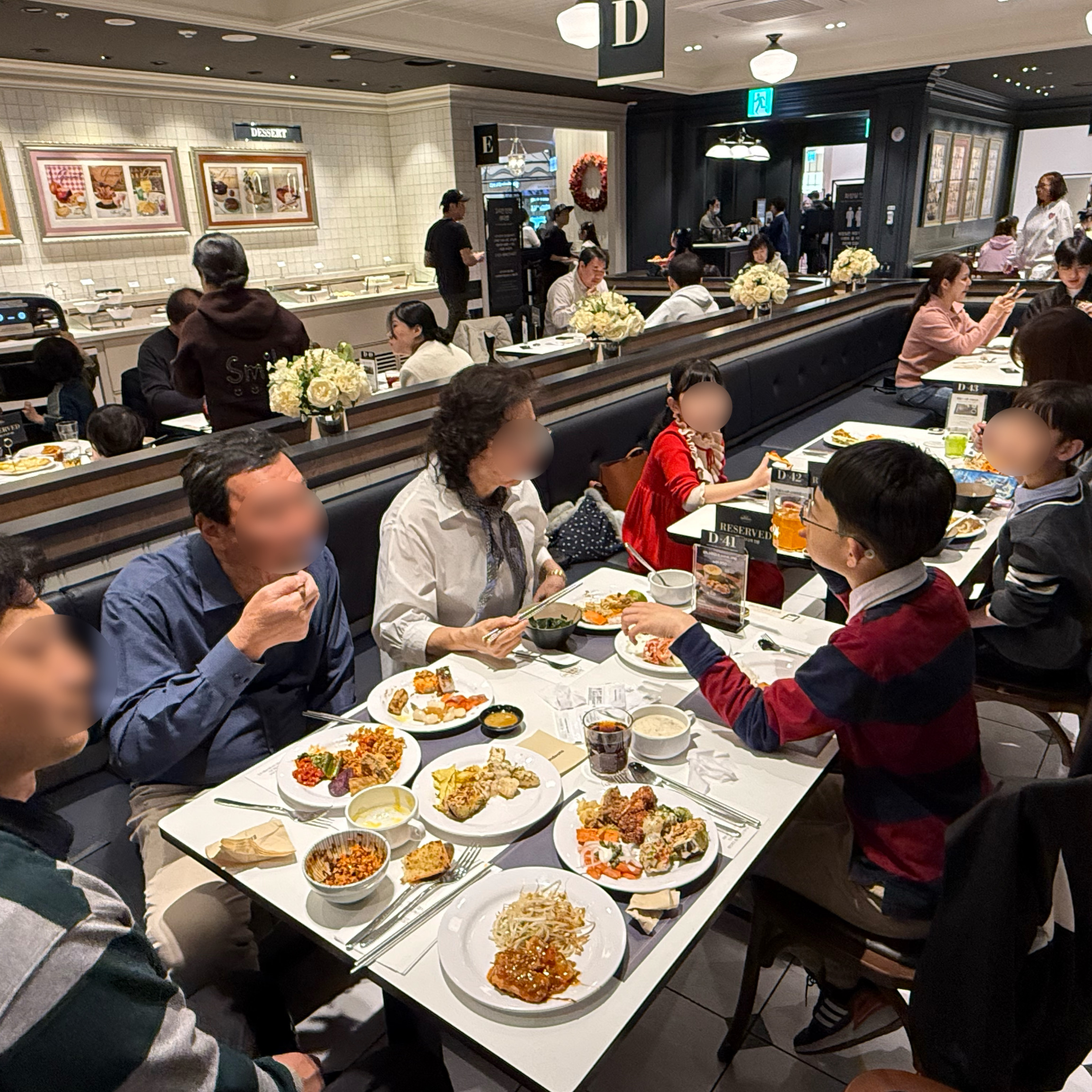 아버지 생신파티로 예약하고 다녀왔습니다. 친절하고 좋은데 와인잔이 3개밖에 없어서 의아했습