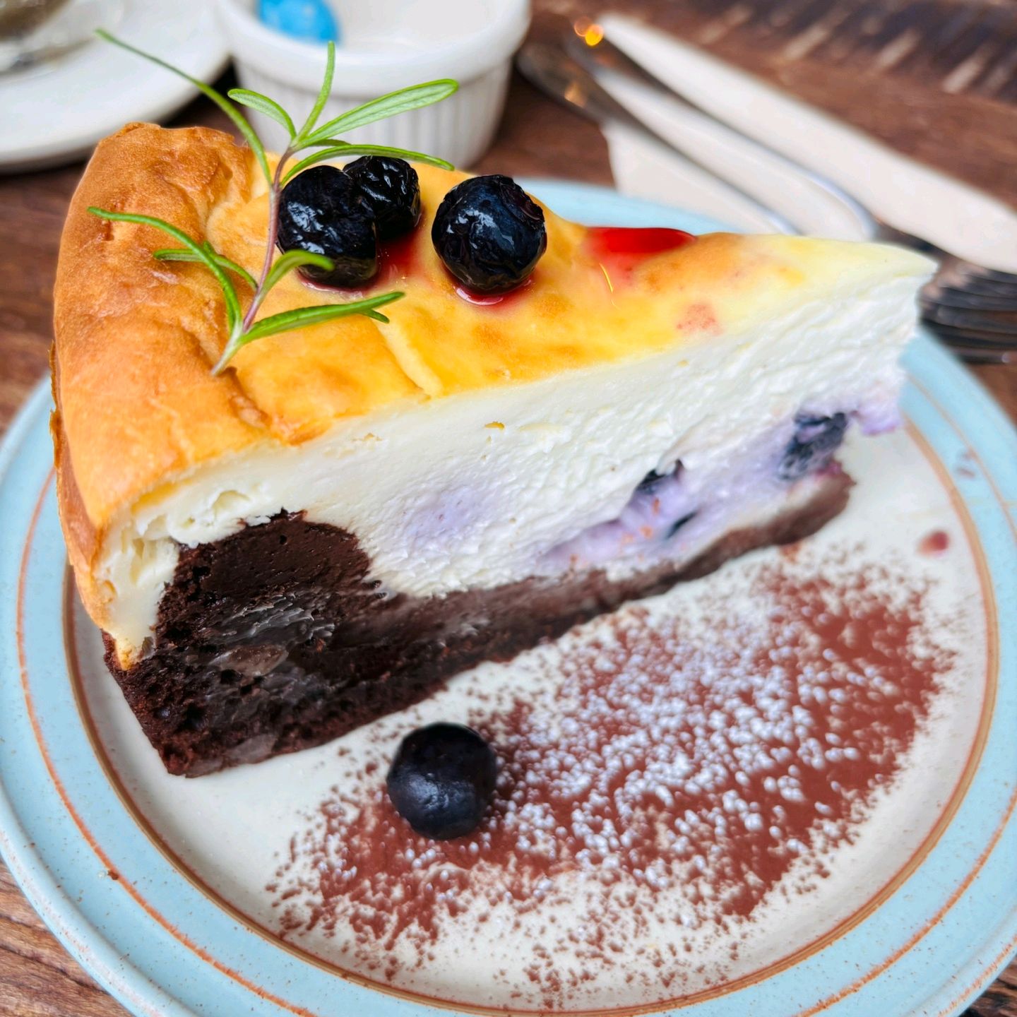 정말 맛있고 색다른 케이크의 맛이었음!! 친구가 불당동 살아서 친구 만나러 갔다가 들렀는데