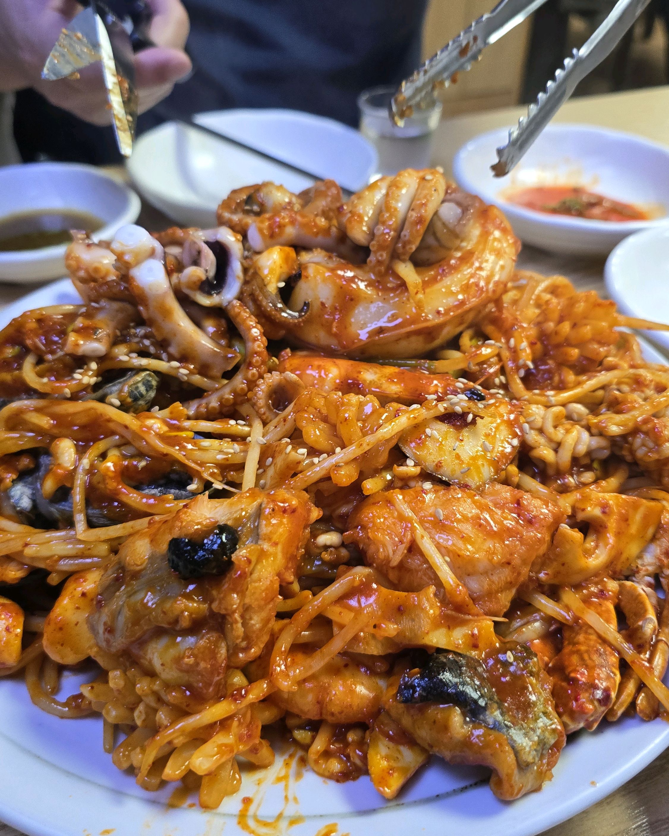 동네맛집이라 늘 대기가 있고 늦으면 아구찜이 품절이에요~ 그래서 오늘은 해물아구찜 - 권선동 맛집 송파아구찜