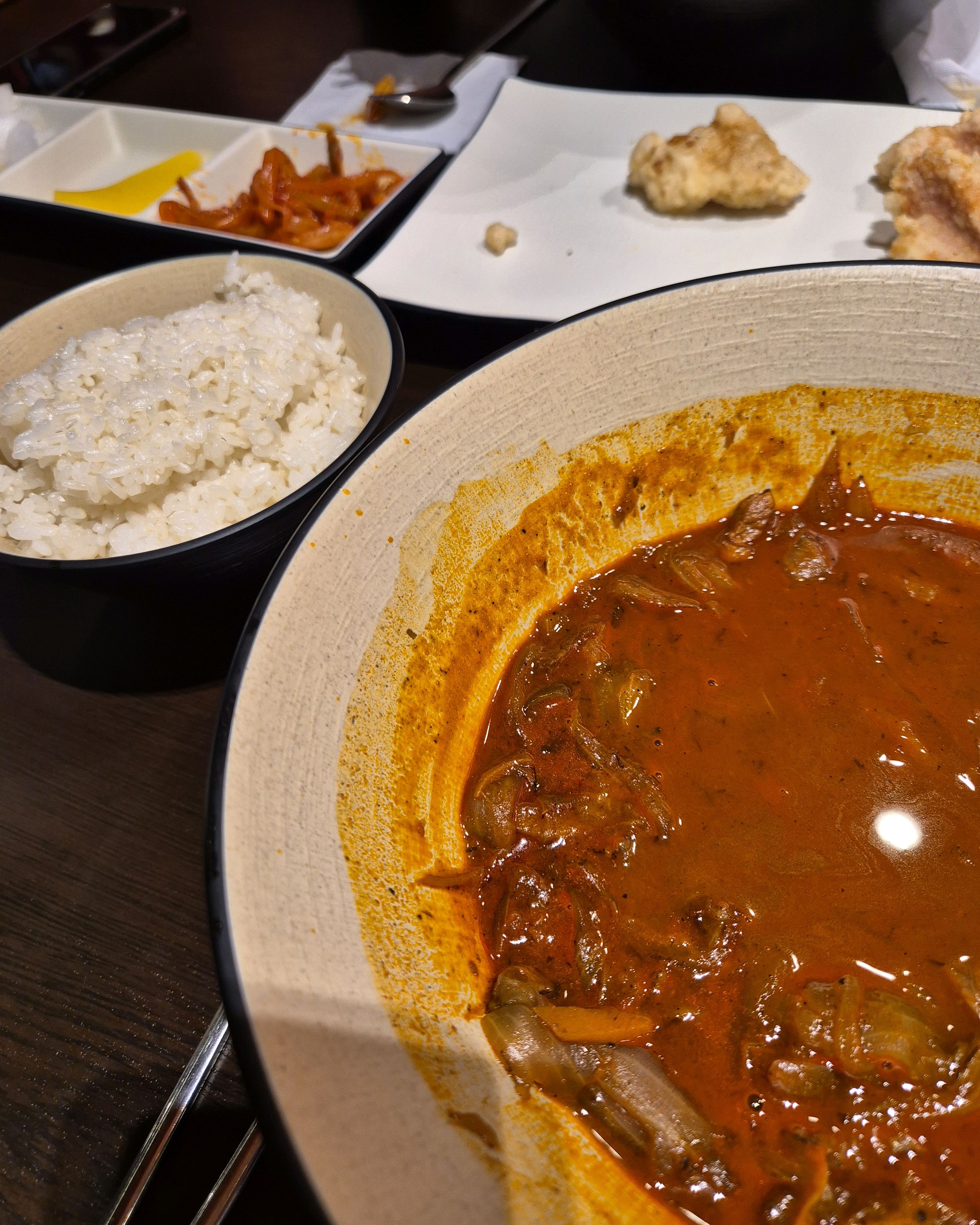 오늘 저번에 너무 만족해서 친구와함께 다시 방문했다 합리적인 가격 맛있는 짬뽕등 이번에도