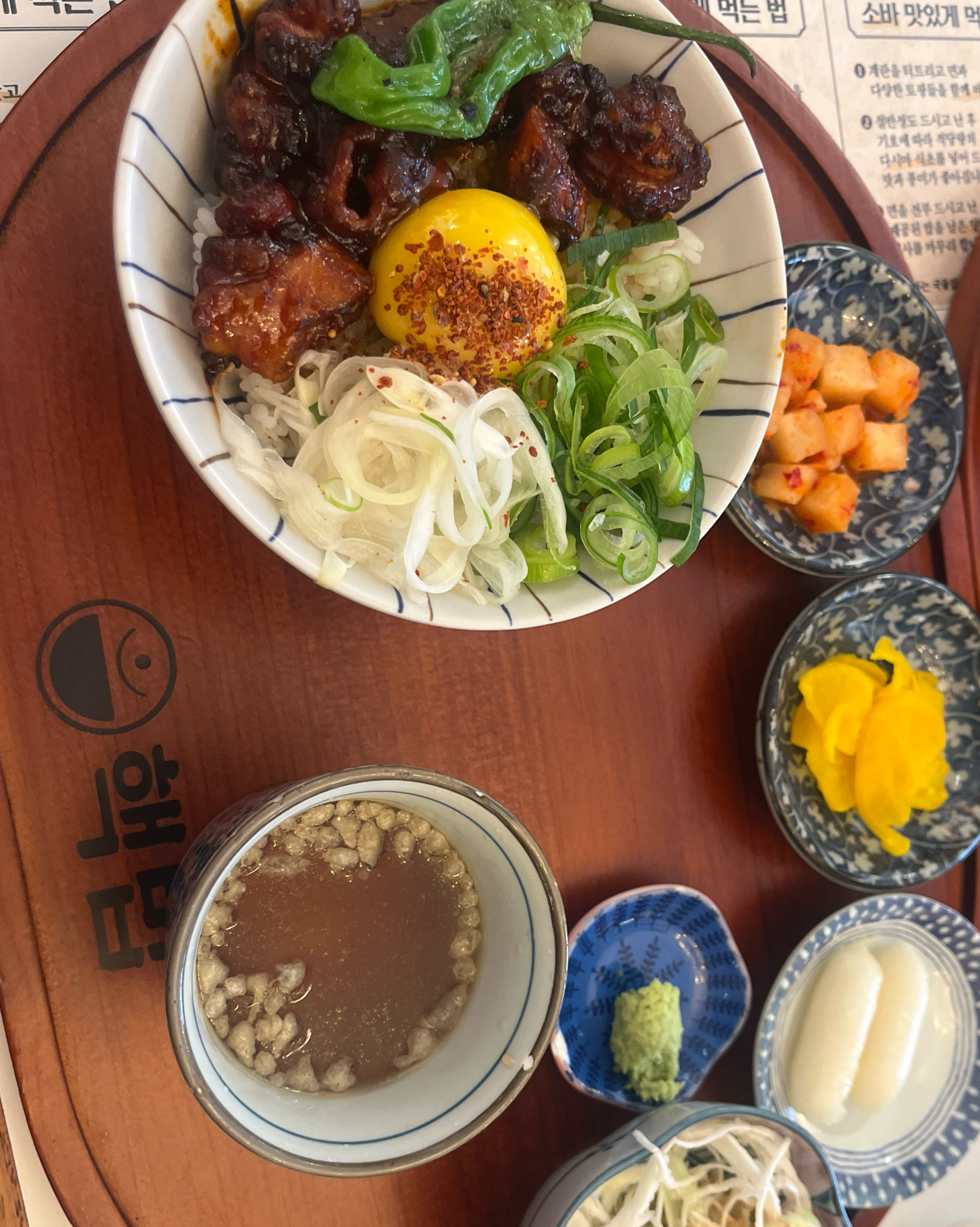 반찬이 알차고 넘 맛나요~ 정갈한 한상 추천이에요! 메뉴도 다양해서 좋습니다 - 천호동 맛집 핵밥 천호점