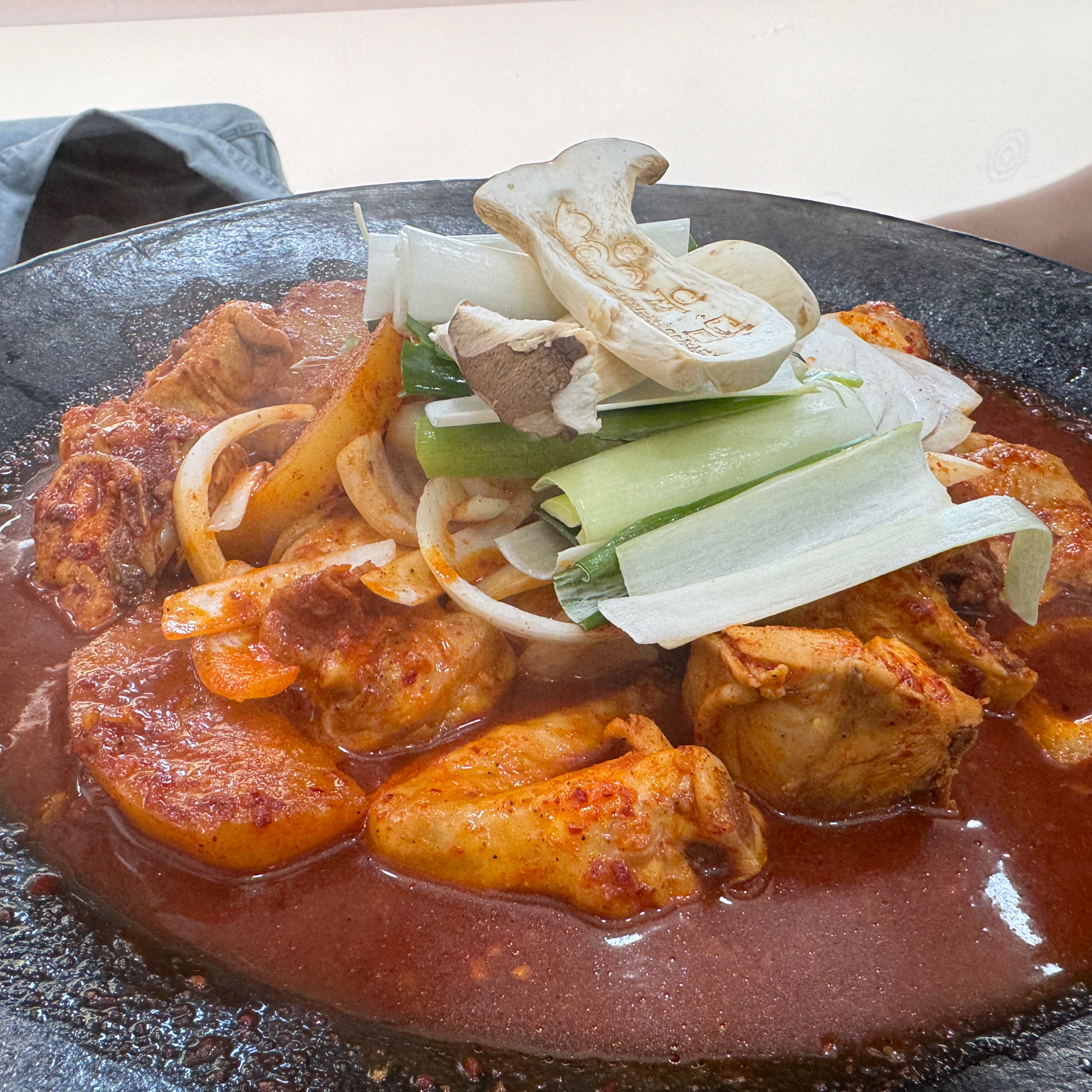 정자역 맛집 유담 솥뚜껑닭볶음탕 분당정자본점 내돈내산 방문리뷰