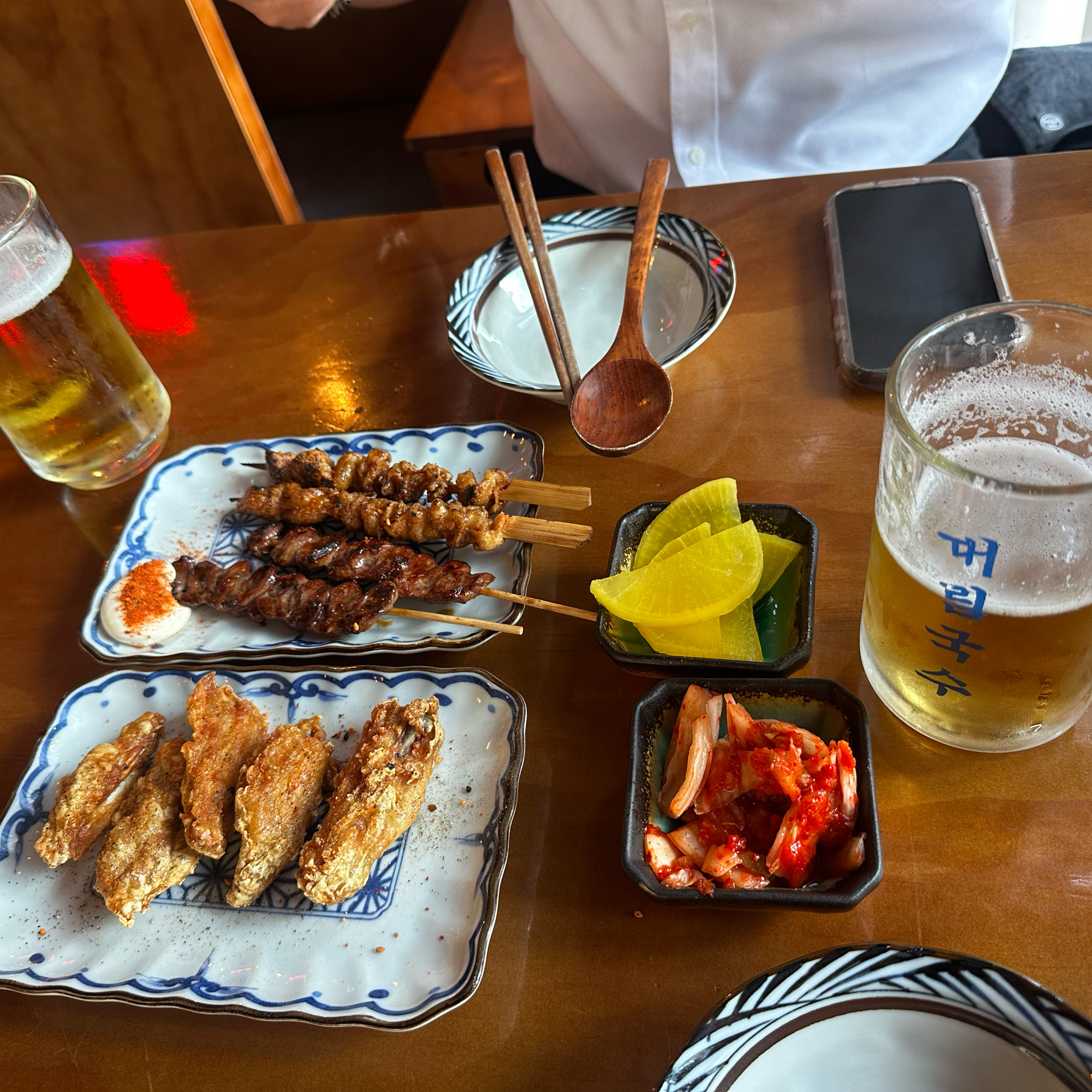 이른시간부터 해서 더운날 생맥주한잔 시원하게 하기 좋아요😍꼬치도 다 맛있습니다!가격은 저렴