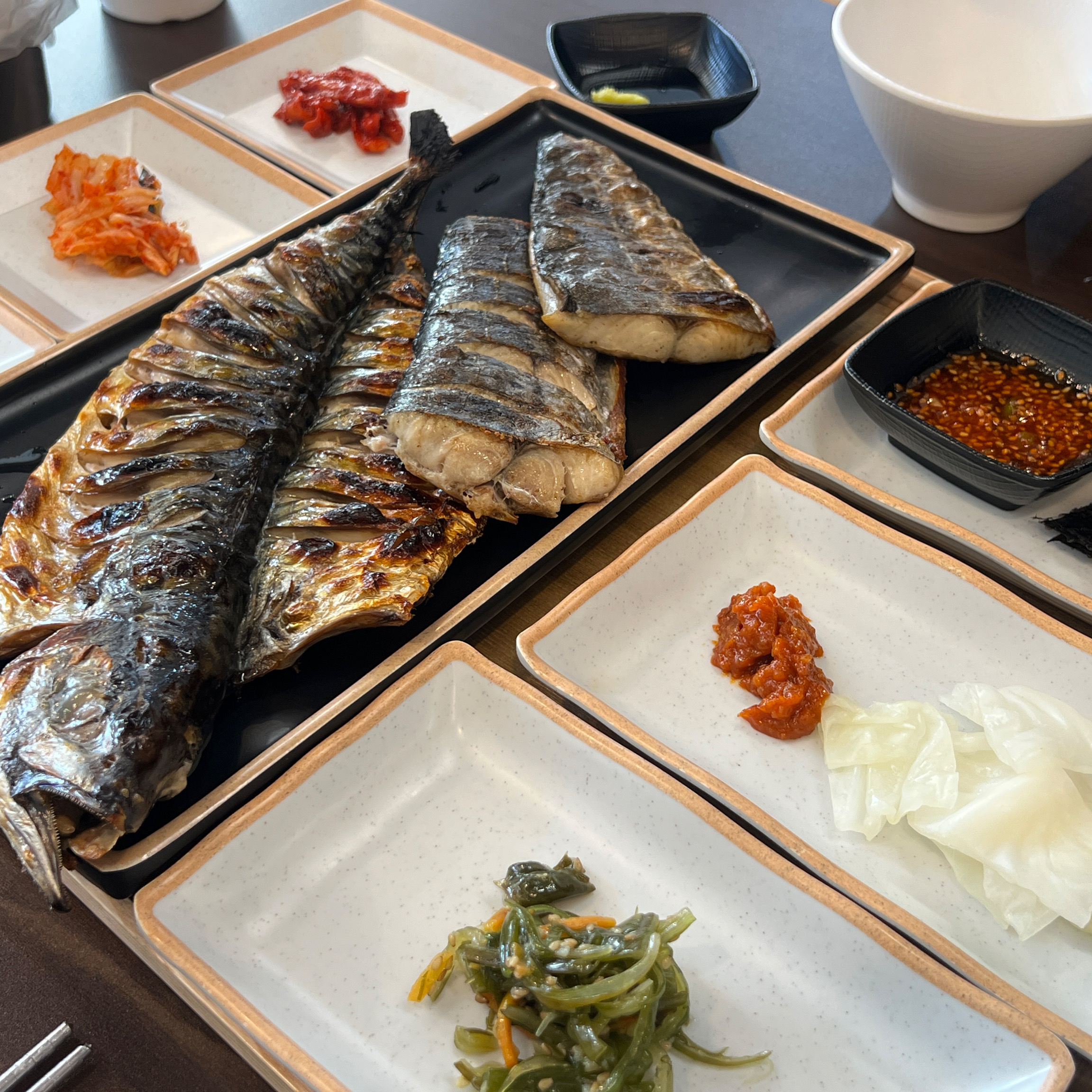 갓한밥에 정갈한반찬 통통한 생선까지 - 천호동 맛집 92화덕구이