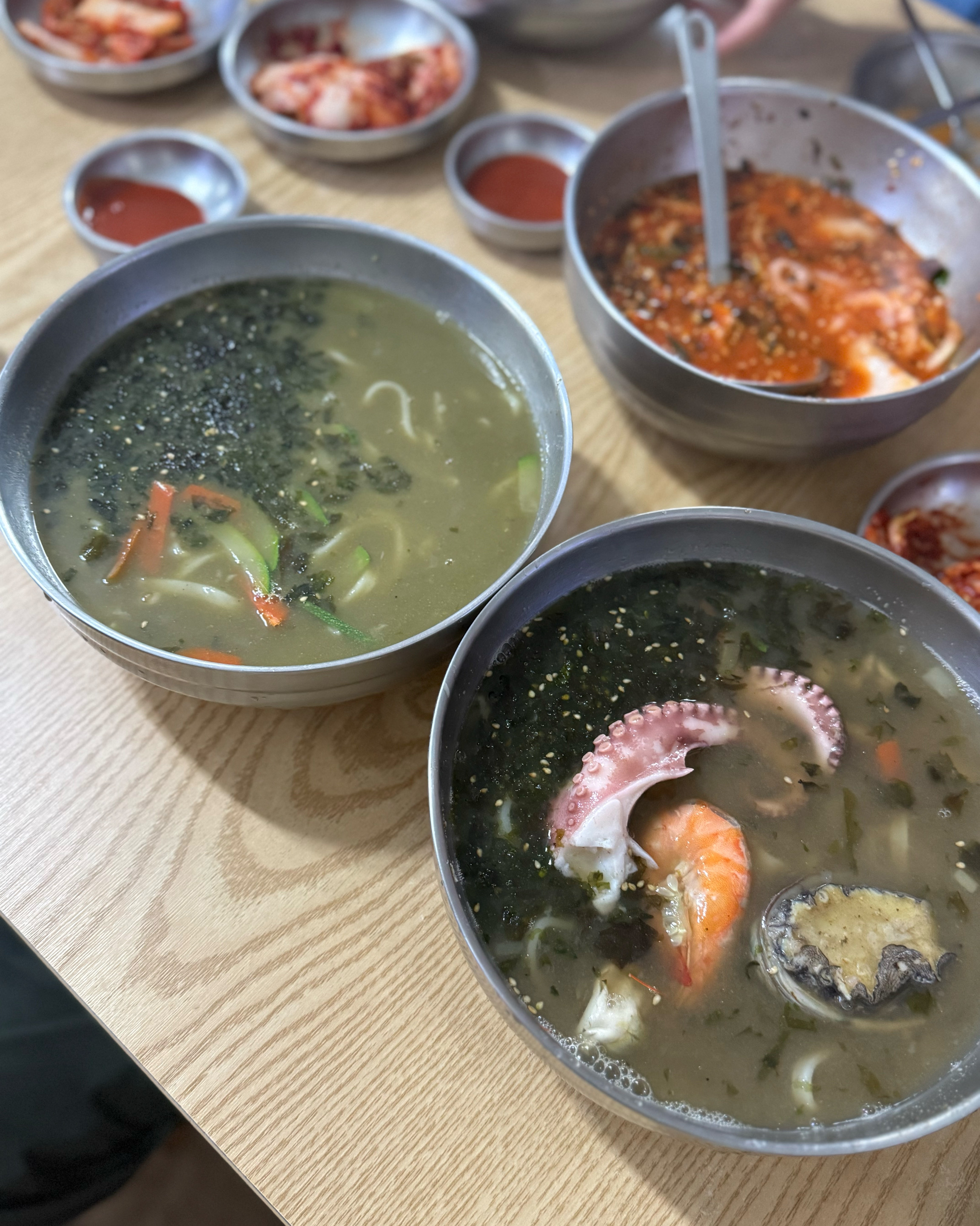 양도 많고 재료도 신선하고 맛있어요! - 제주 맛집 협재칼국수