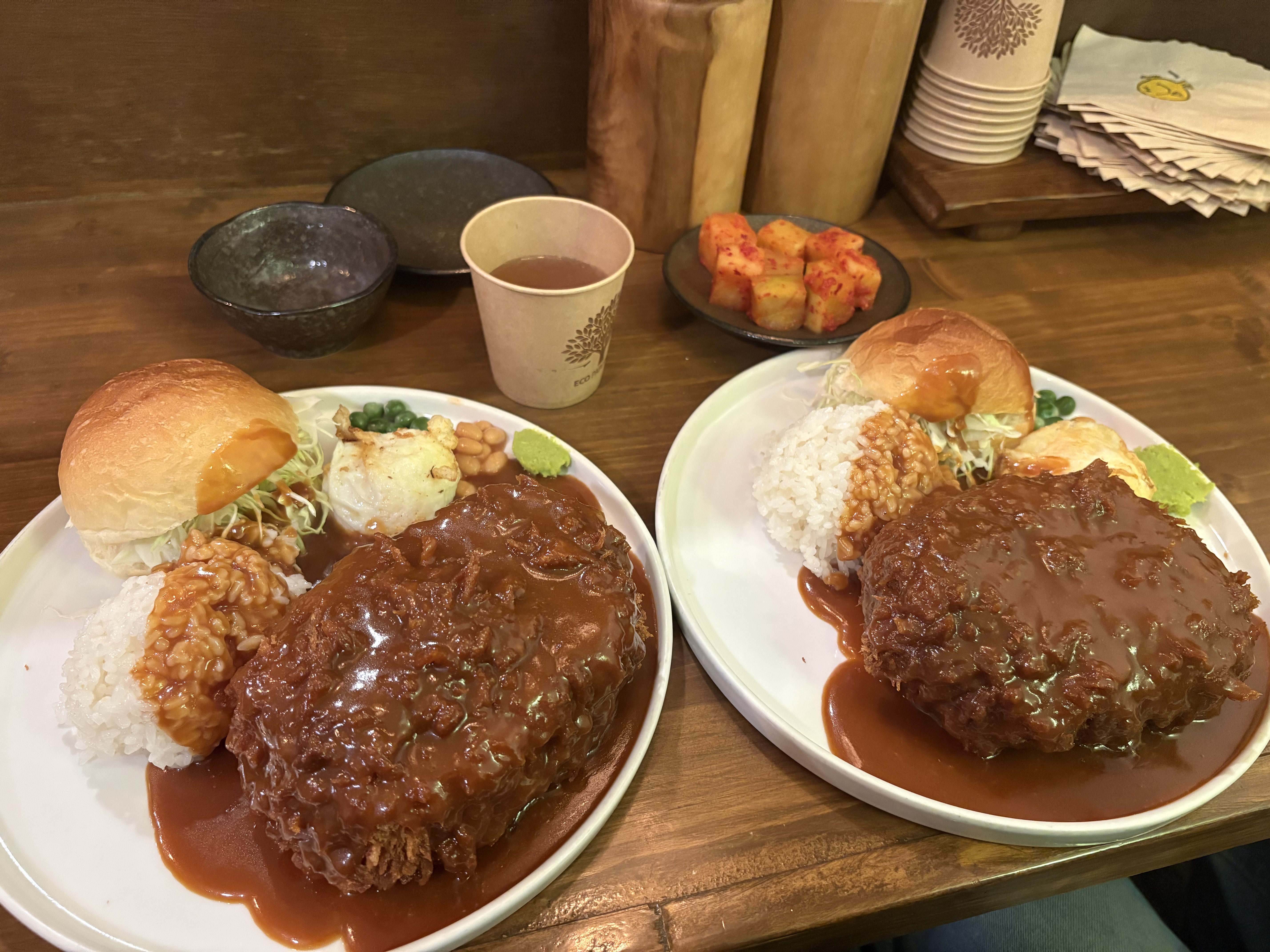 고기 너무 부드럽게 잘 익었고 양이 진짜 푸짐하게 맛있었어요 :) 일식과 경양식이 섞인 돈