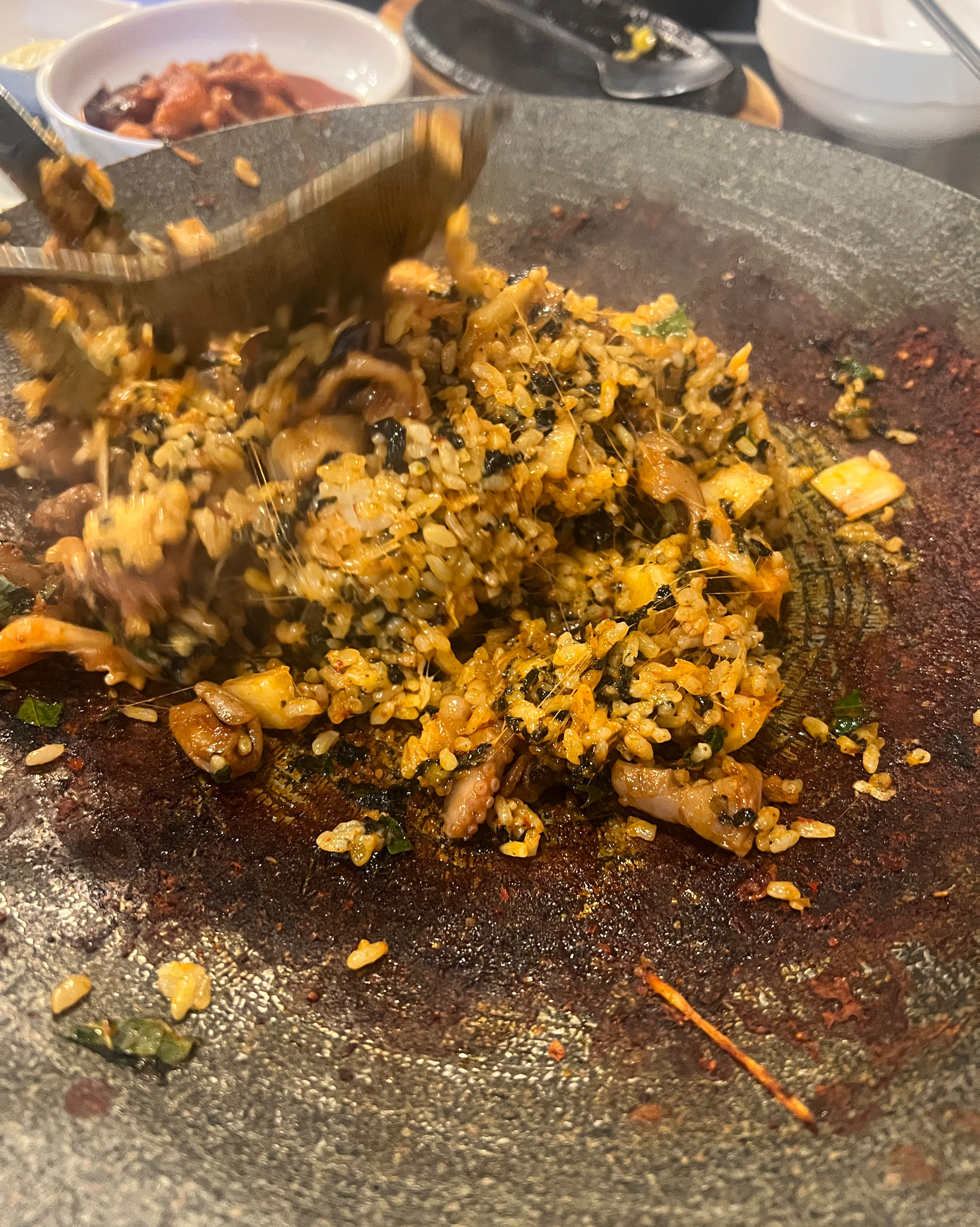 쭈꾸미도 맛있고 볶음밥도 맛있네요~ 콩나물국이랑 마요네즈 찍어먹으면 딱입니다. - 천호동 맛집 쭈꾸미아지매 암사점