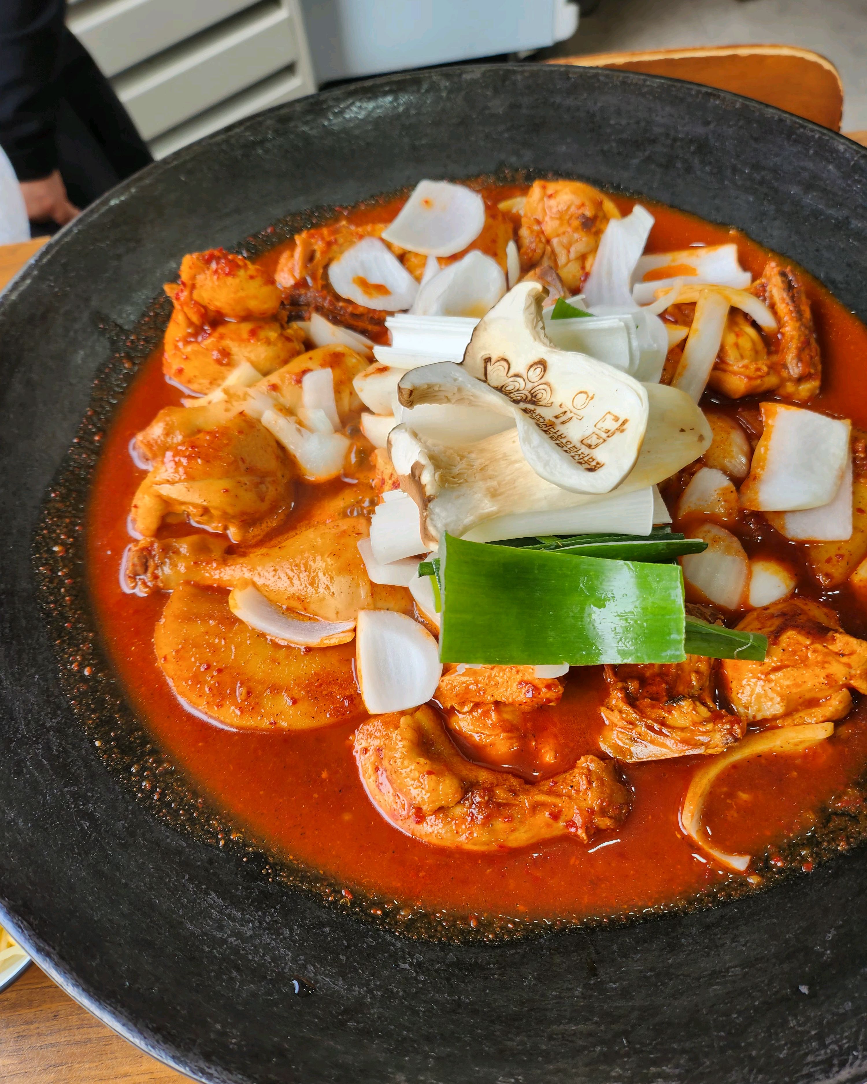 정자역 맛집 유담 솥뚜껑닭볶음탕 분당정자본점 내돈내산 방문리뷰