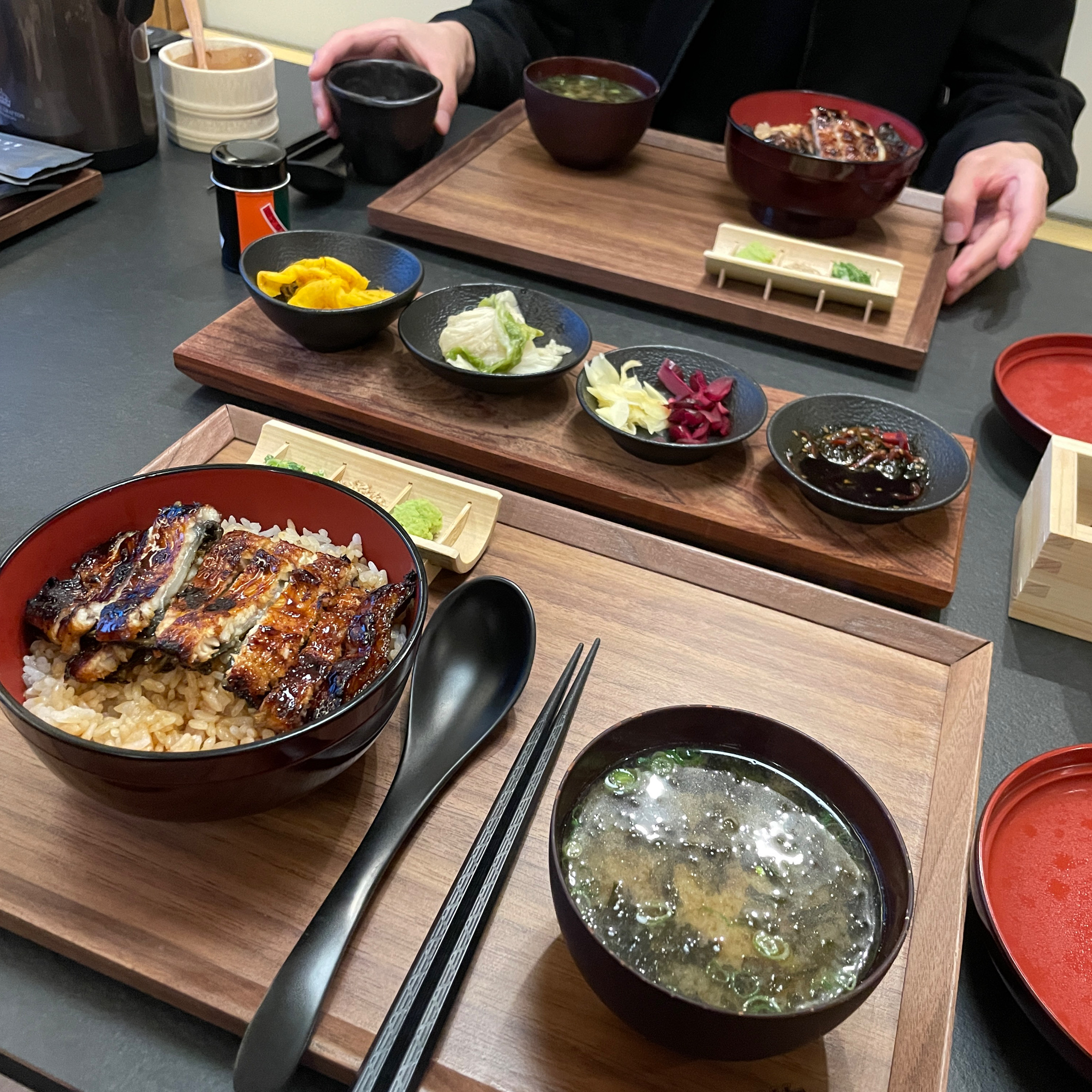 특별한 메뉴가 있는 곳이에요. 주차가 편하고 바다 앞이라 뷰도 멋집니다. 직원들 친절하고