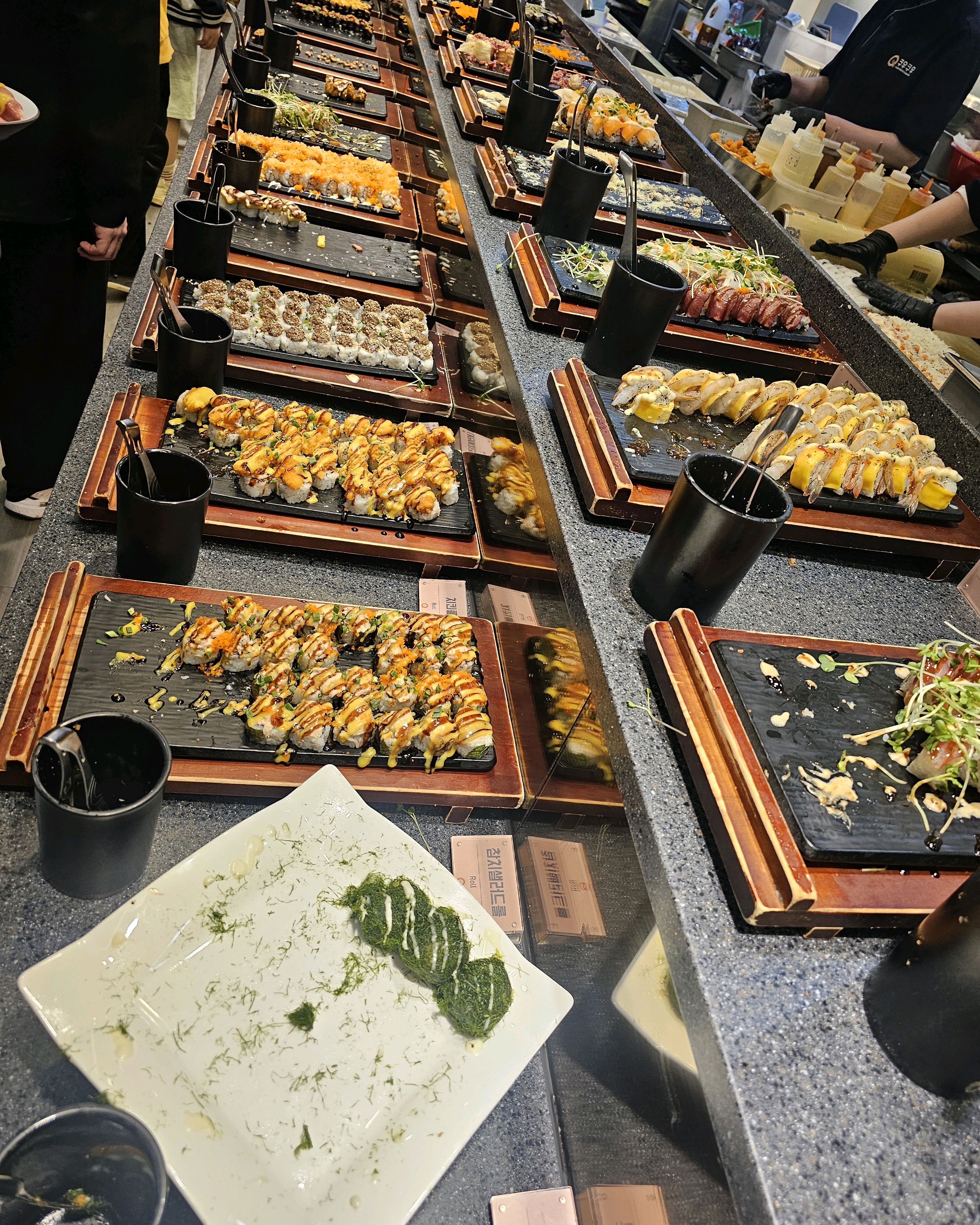 음식 종류가 진짜 다양하고 하나같이 맛있습니다. - 경성대 맛집 쿠우쿠우 골드 부산경성대점