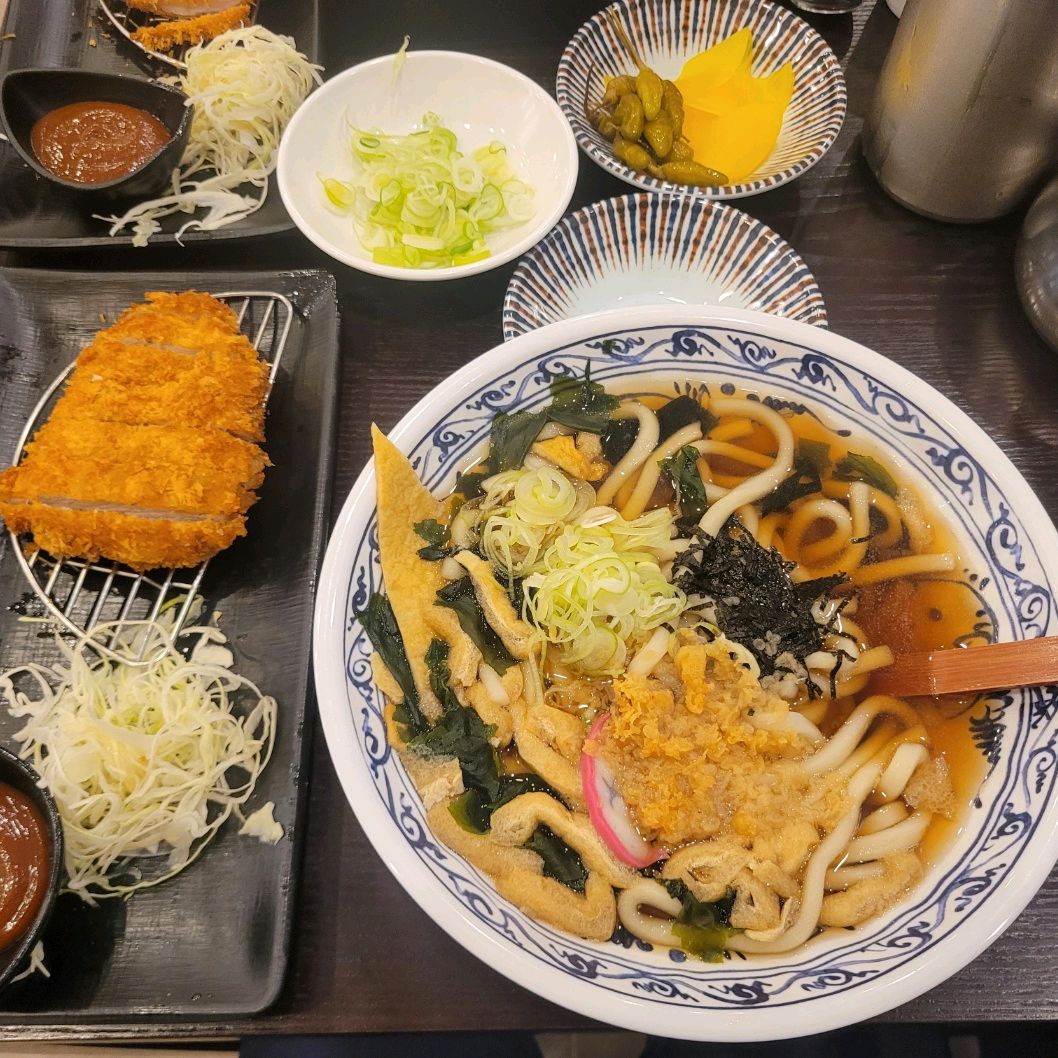 풀린날씨에 시원한게 땡겨서 냉모밀집을 찾다가 새로 오픈했다고 해서 왔는데 생활의달인에 나온