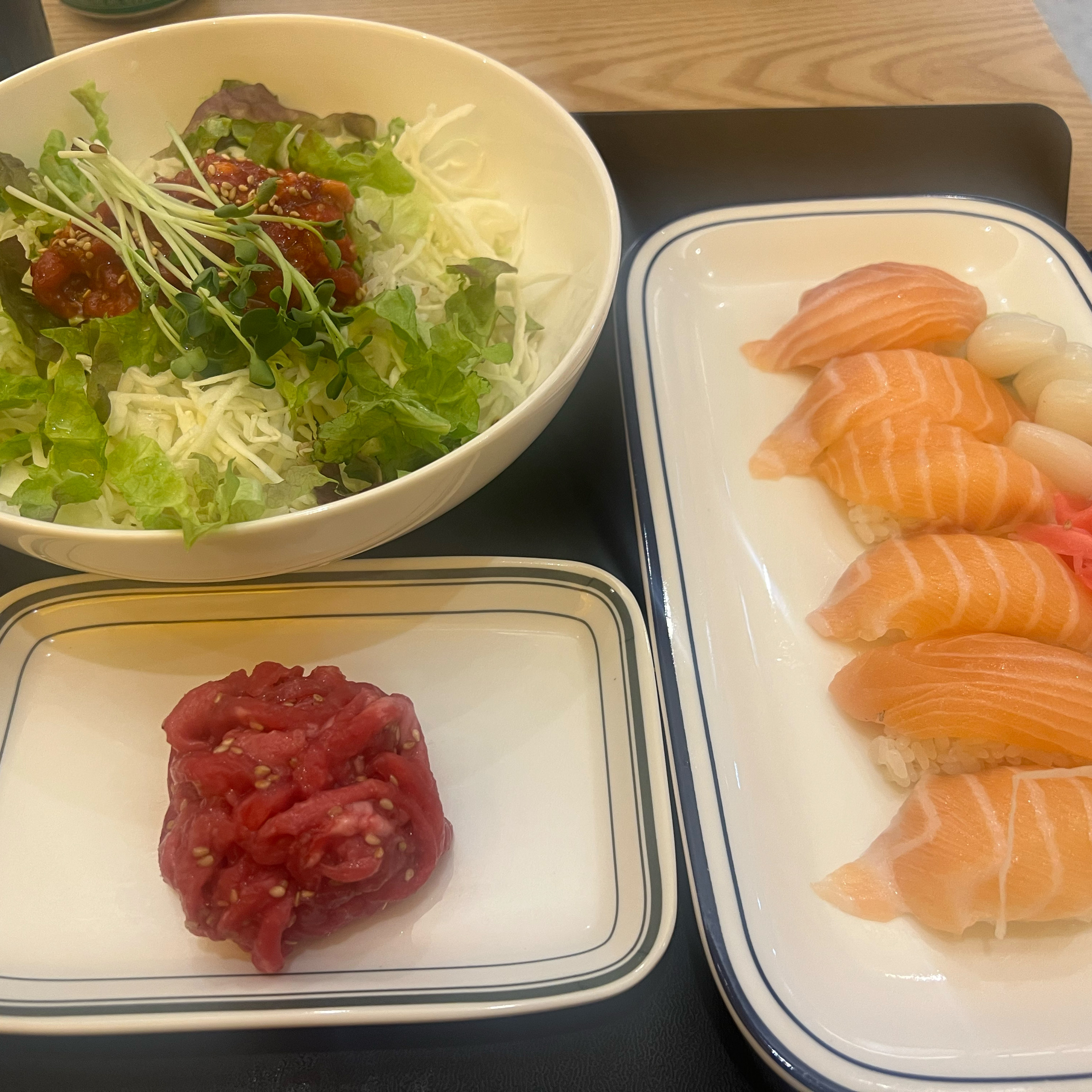 사장님이 너무 친절하시고 음식이 맛있고 신선해요!! 첫 방문인데 앞으로 자주 이용 할 것
