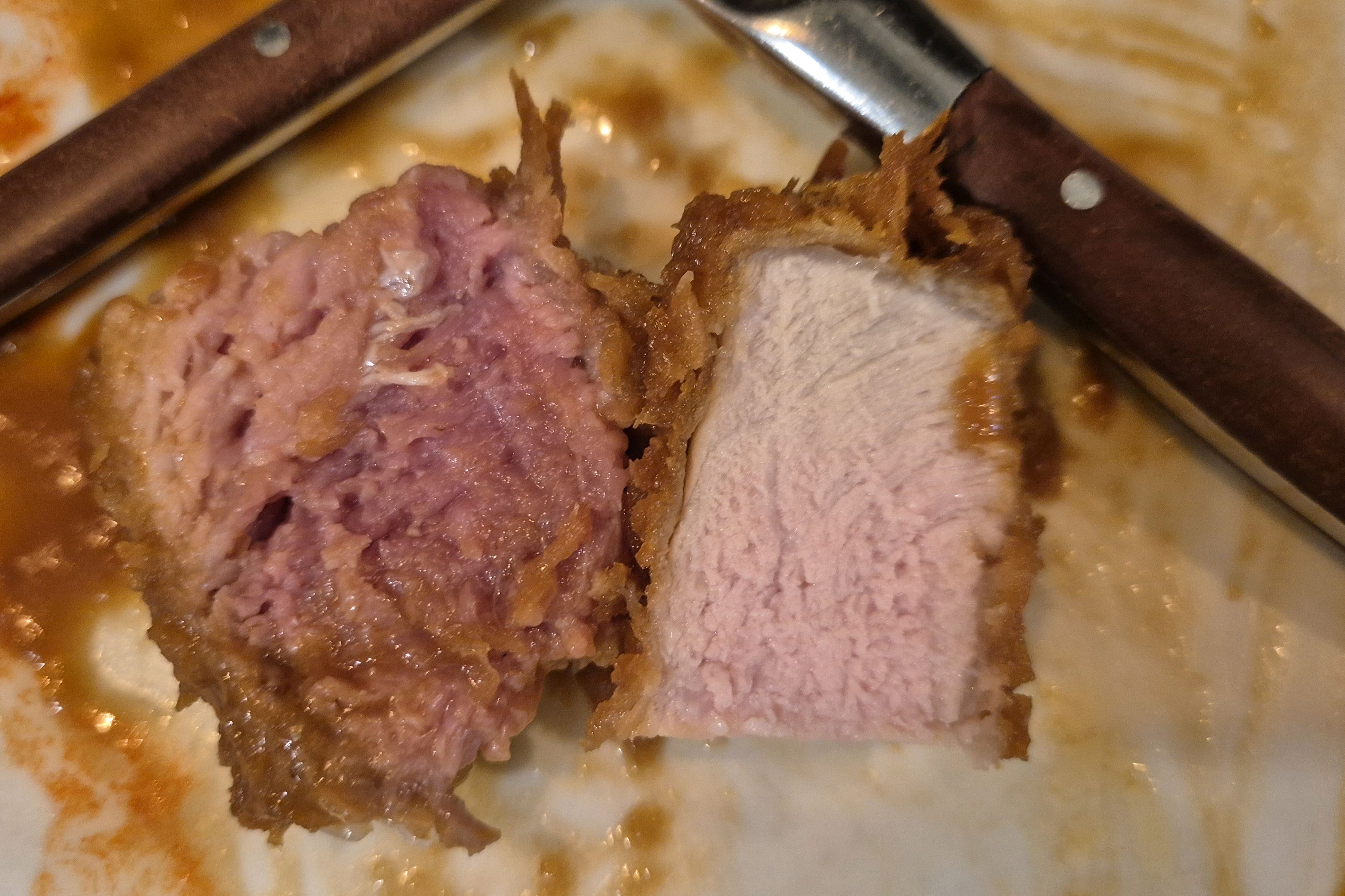 제 개인적인 생각은 돈까스가 덜 익은거 같습니다. - 대구 맛집 남산에