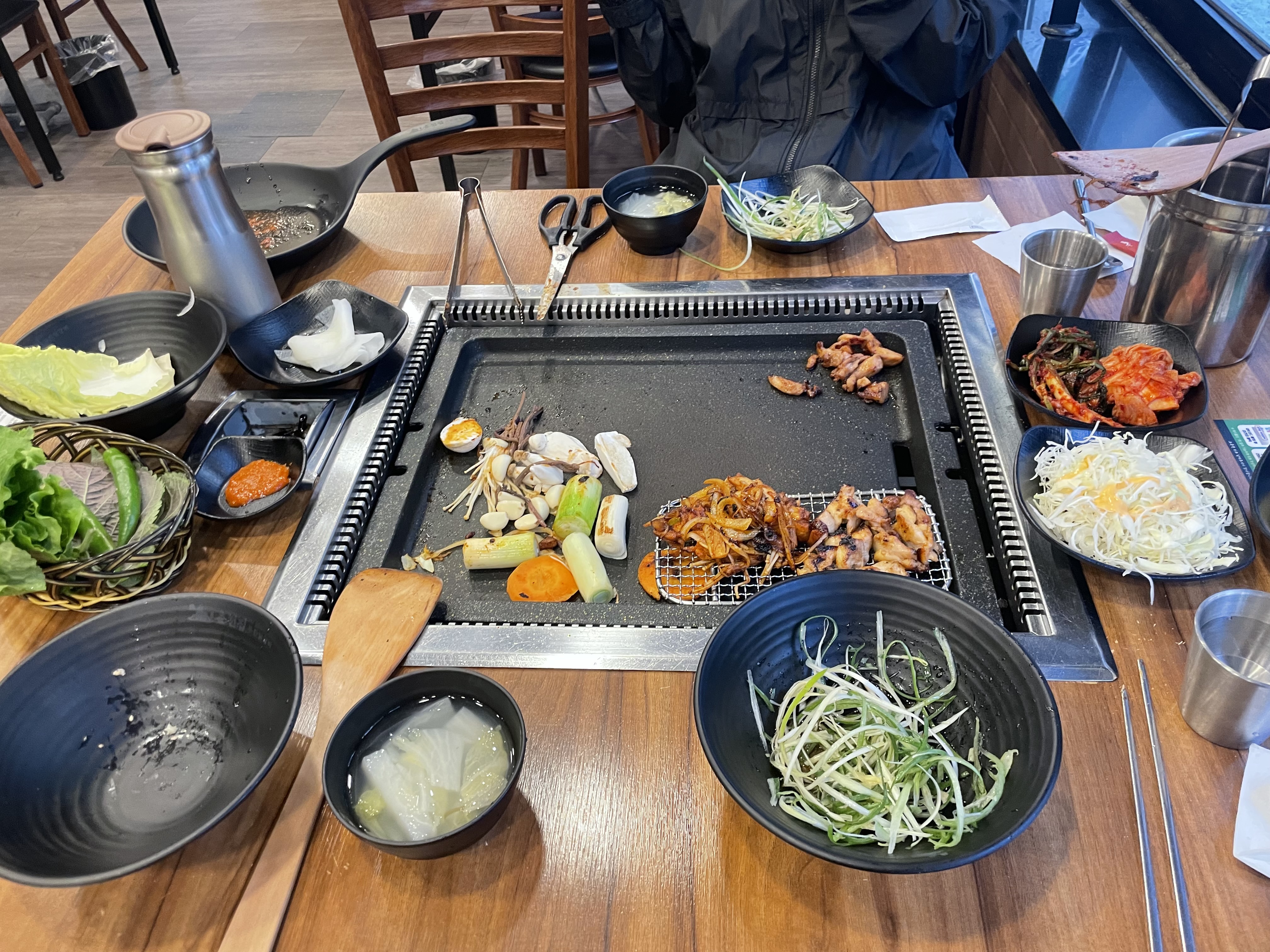 매장이 넓고 고기가 신선해요 직접 가져다 먹을 수 있어서 좋아요! 라면 아이스크림 등등 먹