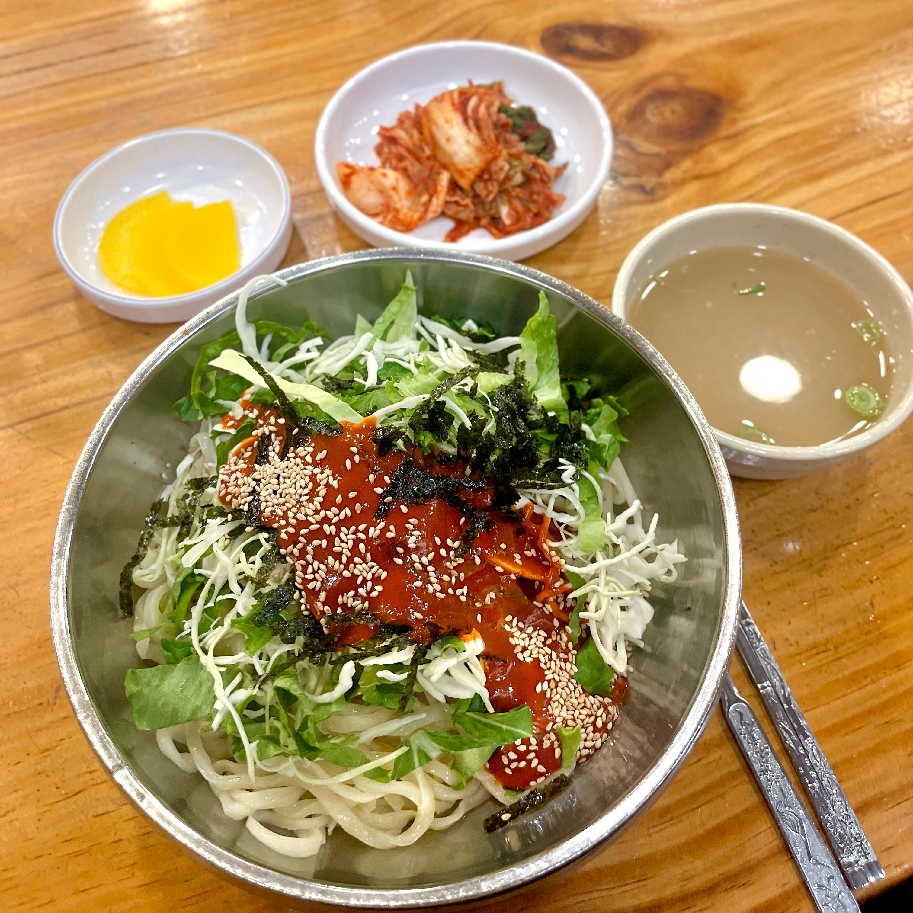 (*사진은 ‘비빔칼국수’입니다.) - 대전 맛집 김화칼국수