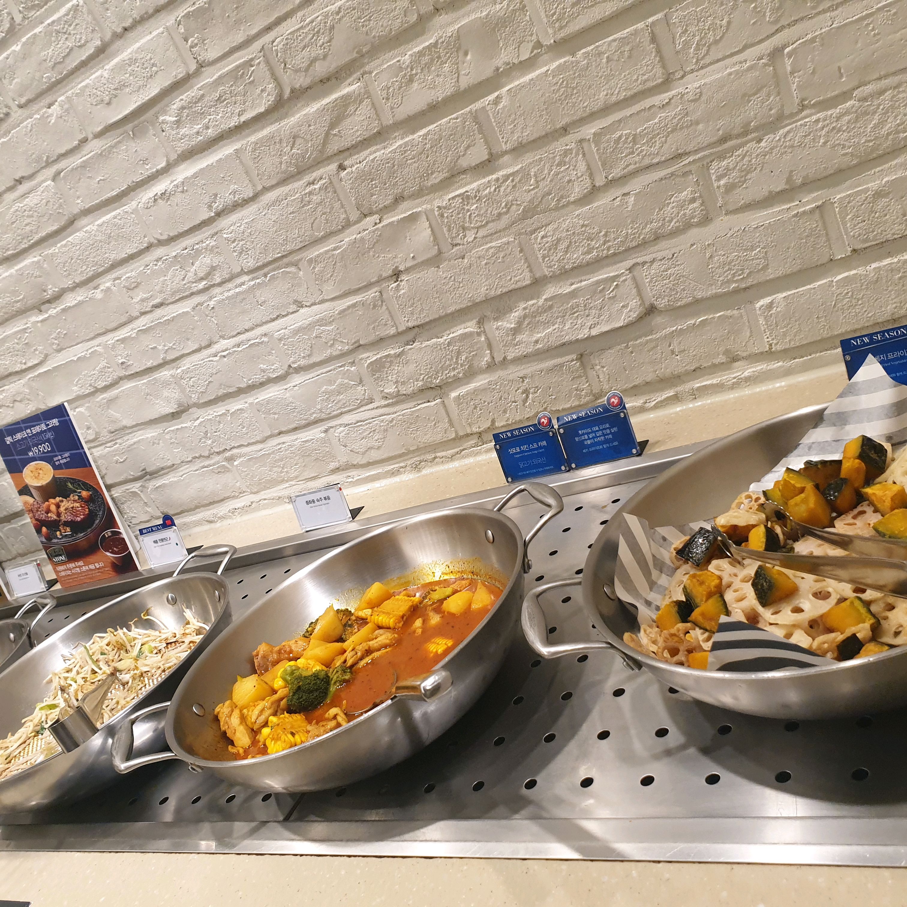 치킨 시즌이라 치킨을 이용한 다양한 요리가 많아졌어요 - 전주 효자동 맛집 애슐리퀸즈 전주STS점