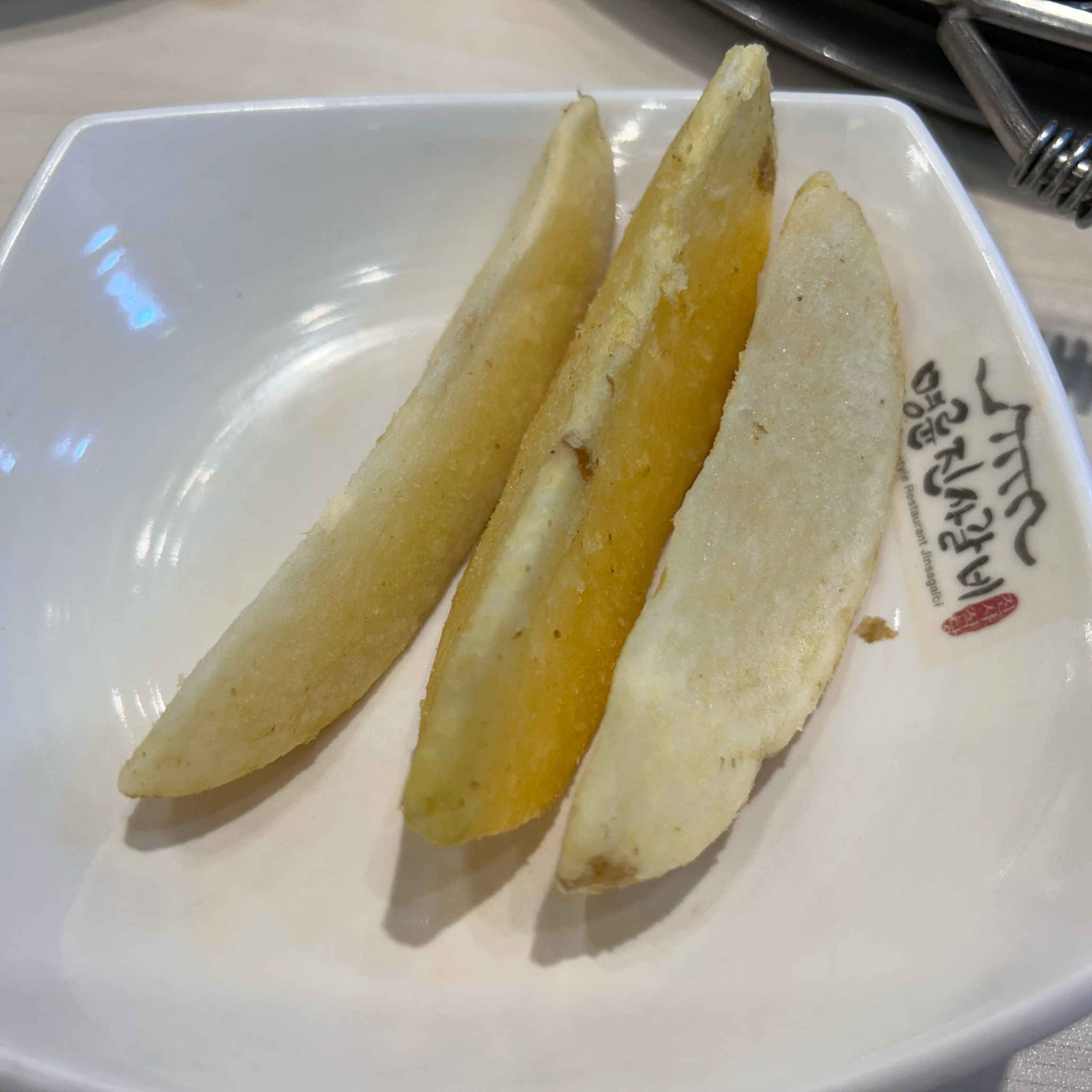 채소나 고기가 엄청 싱싱하고 잡내없이 맛있어요. 역시 명륜진사갈비 인기있는 이유가 있네요.