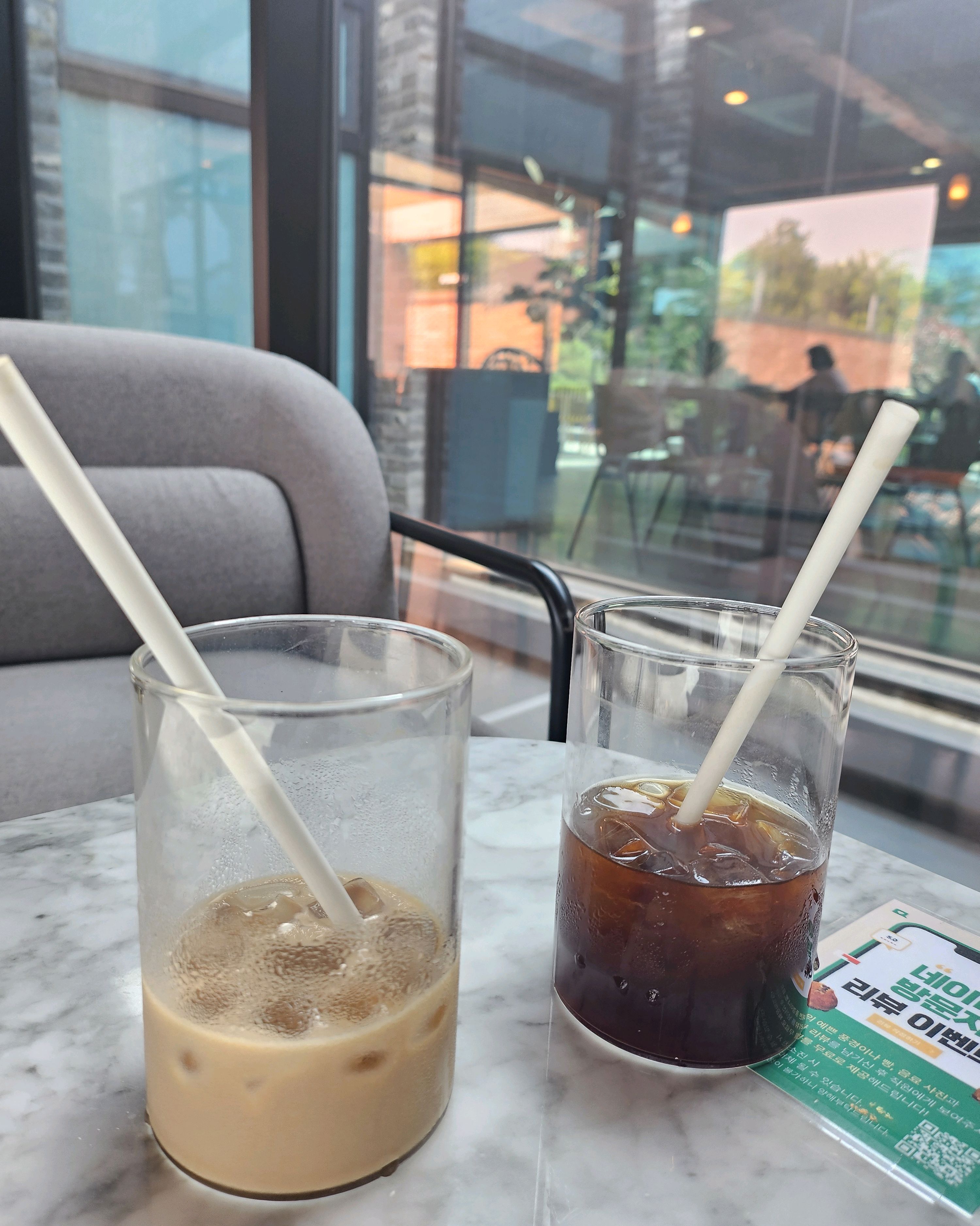 커피맛도좋고 카페가ㅜ넓어서 야외에서 힐링하면서 즐기기도 아주좋아요 ~ - 대전 맛집 더노은로