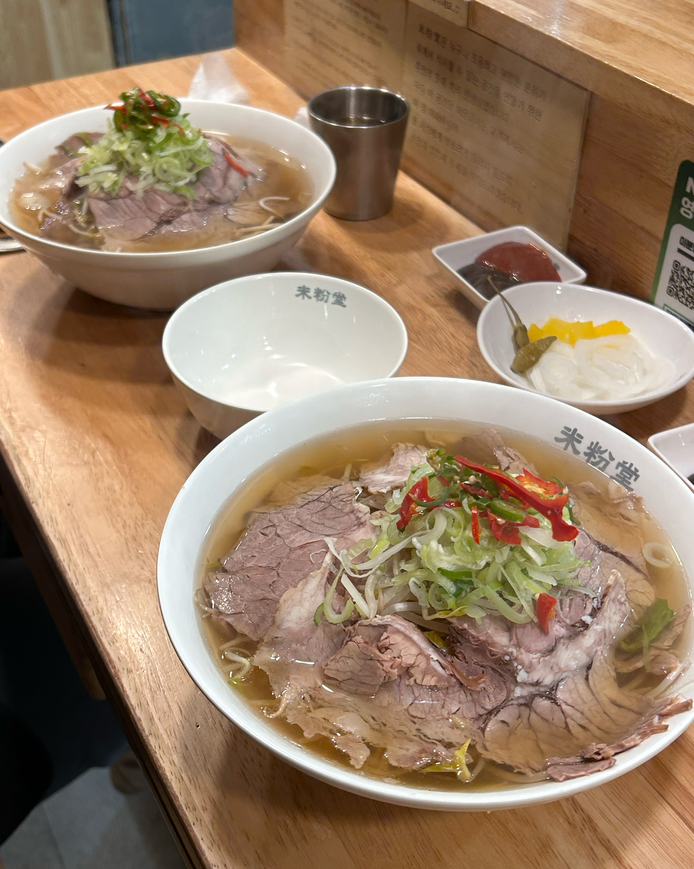 가게 분위기도 너무 좋구 차돌박이 쌀국수가 !!!! 너무 맛있었어요 !!! 중앙동 맛집인
