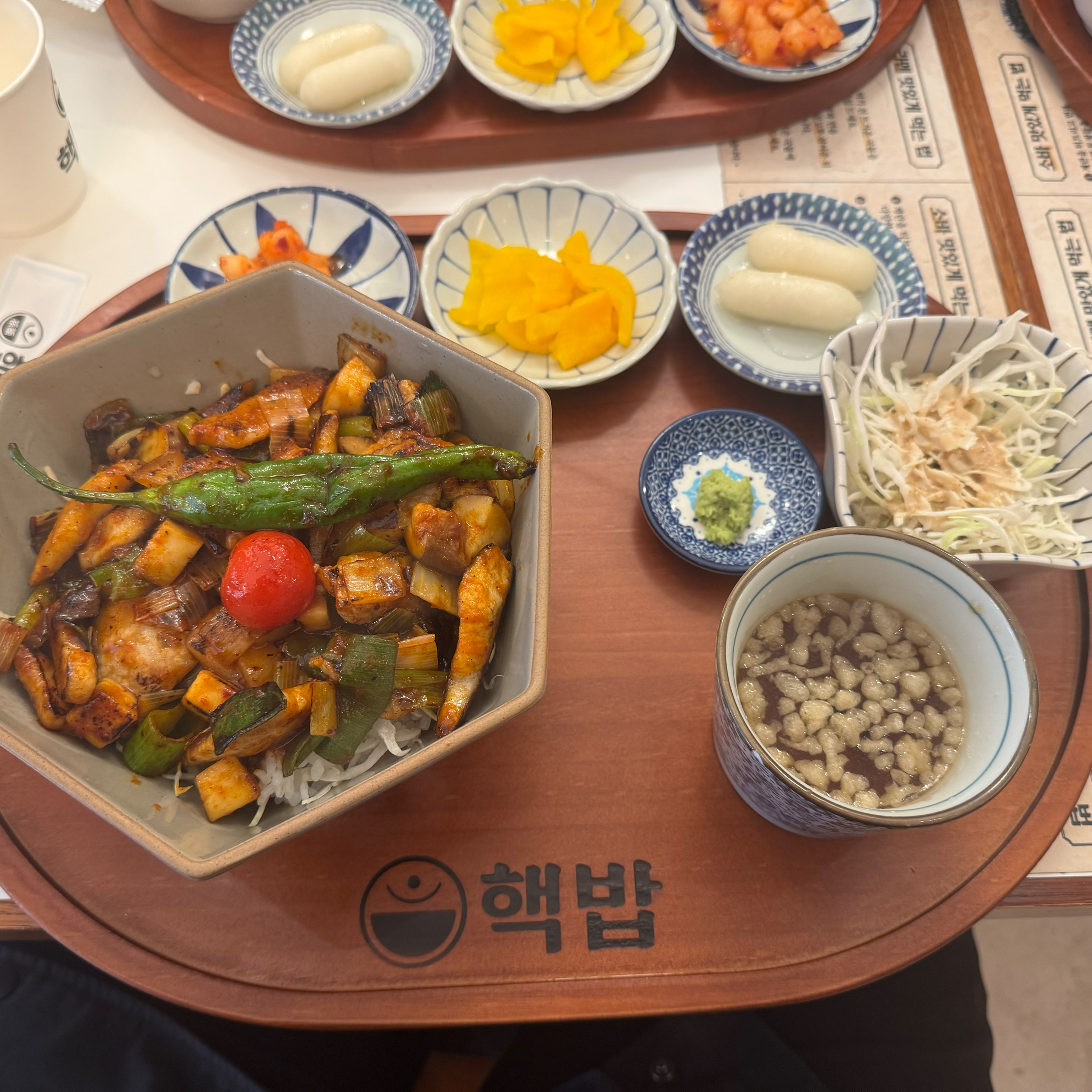 이제 그 이… 항정살을… 조려서 덮밥을.. 만들어볼 겁니다. - 천호동 맛집 핵밥 천호점