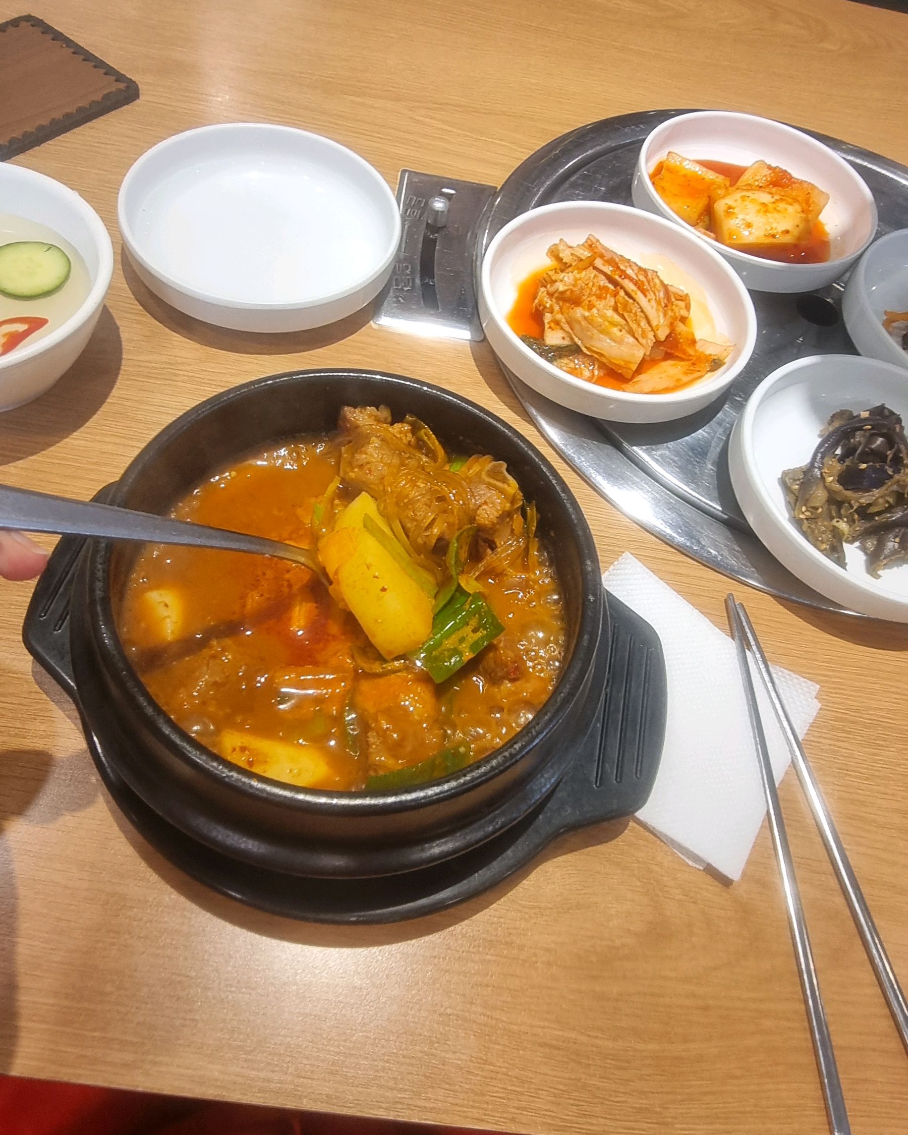 매운갈비 갈비다섯개 들어있네요 매콤하고 달달해요 - 천호동 맛집 옛날불고기