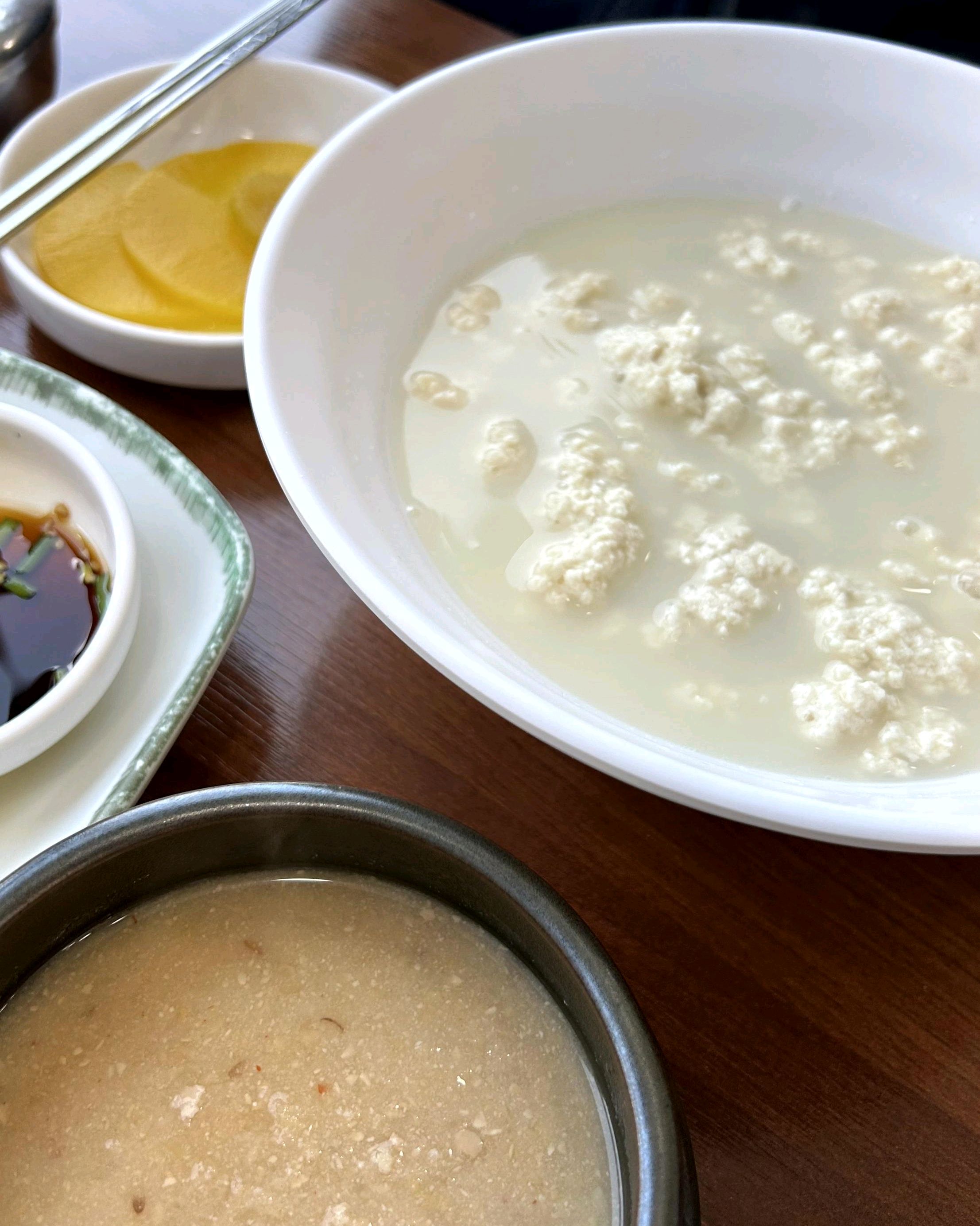 매우 만족스러운 순두부 전문점입니다. 짬뽕순두부가 특히 맛있어요. 담백하면서도 얼큰한 맛이