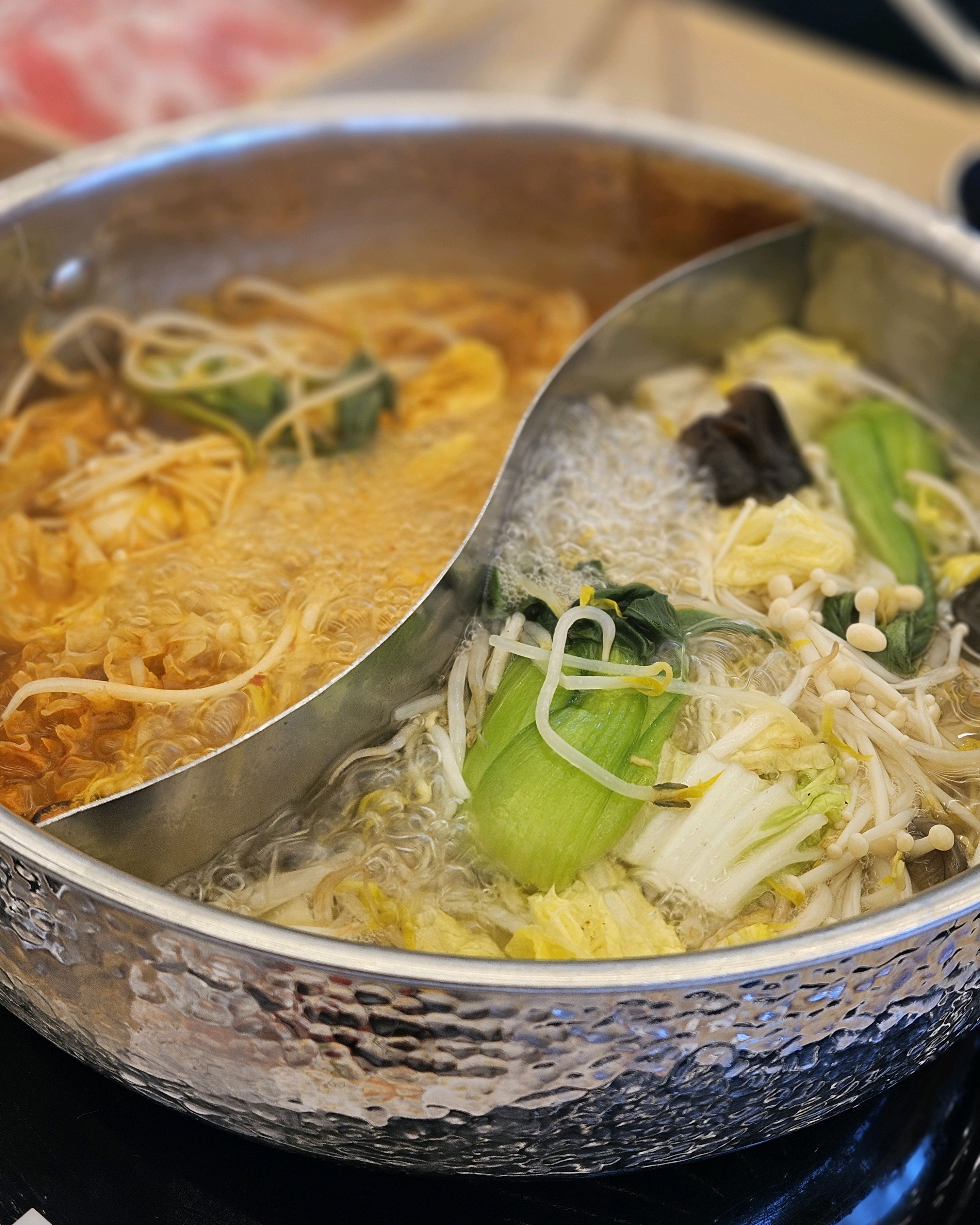 매장이 깨끗하고 넓어요! - 가산디지털단지 맛집 샤브올데이 서울가산점