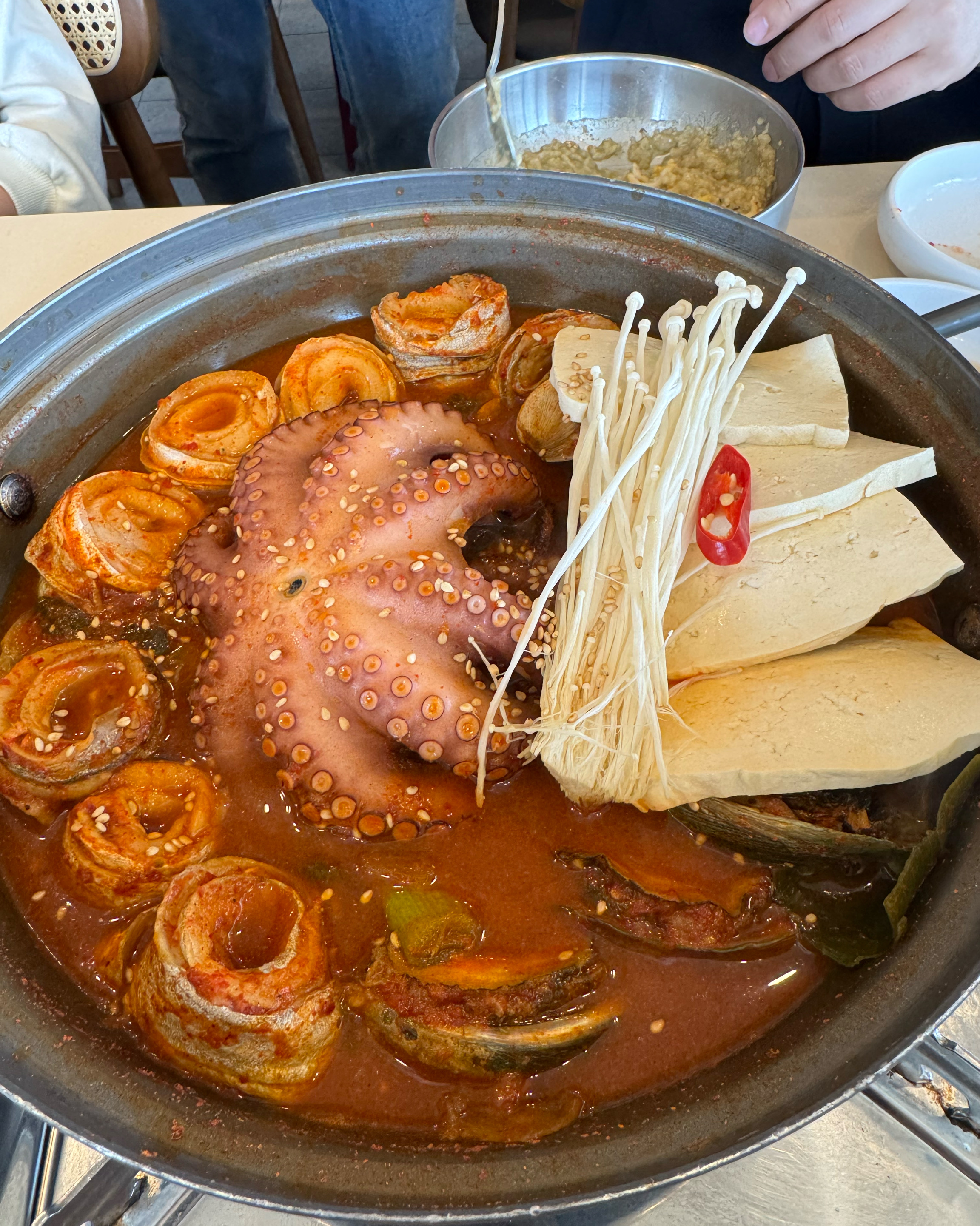 부모님+아이들과 함께 온 가족여행. 메뉴구성이 어른아이 모두 만족!! 갈치조림 순살이라 먹