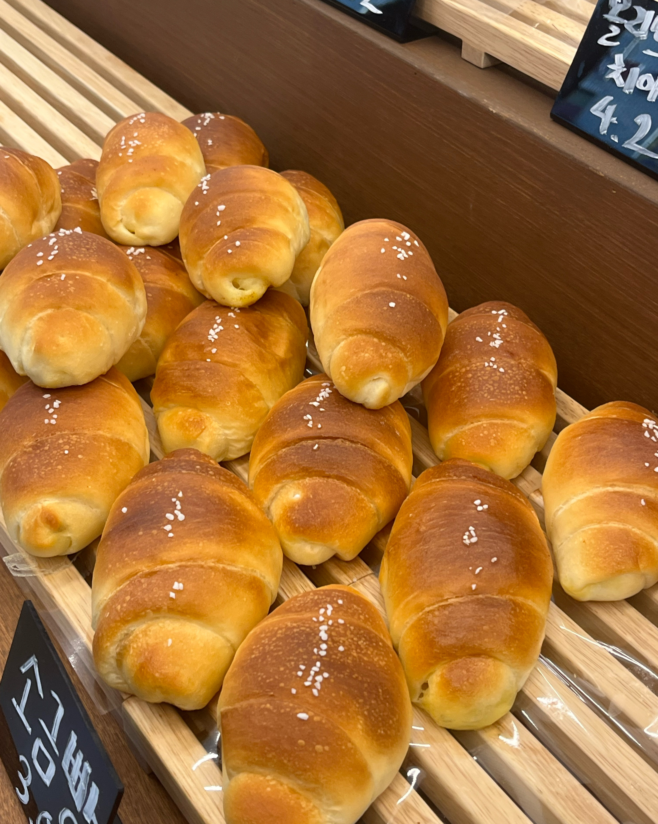 벌써 두번째 방문이에요! 집근처에 이런 베이커리 카페가 생겨서 너무 좋아요!!! 올리브 치