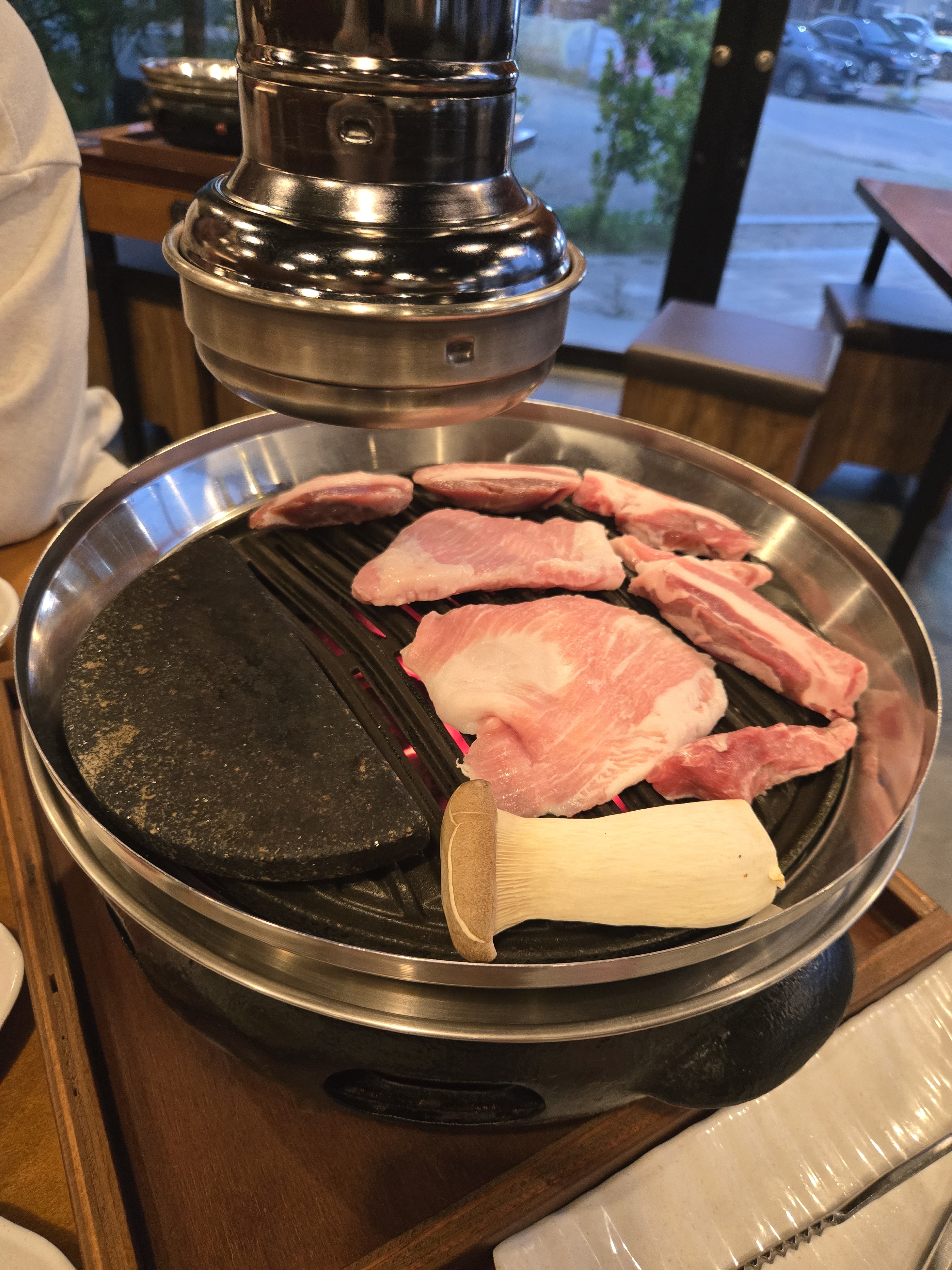 맛있는고기 구워줘서 넘 좋고, 밑반찬, 사이드메뉴도 제스타일입니다! - 아바이마을 맛집 굽탁 속초엑스포 본점