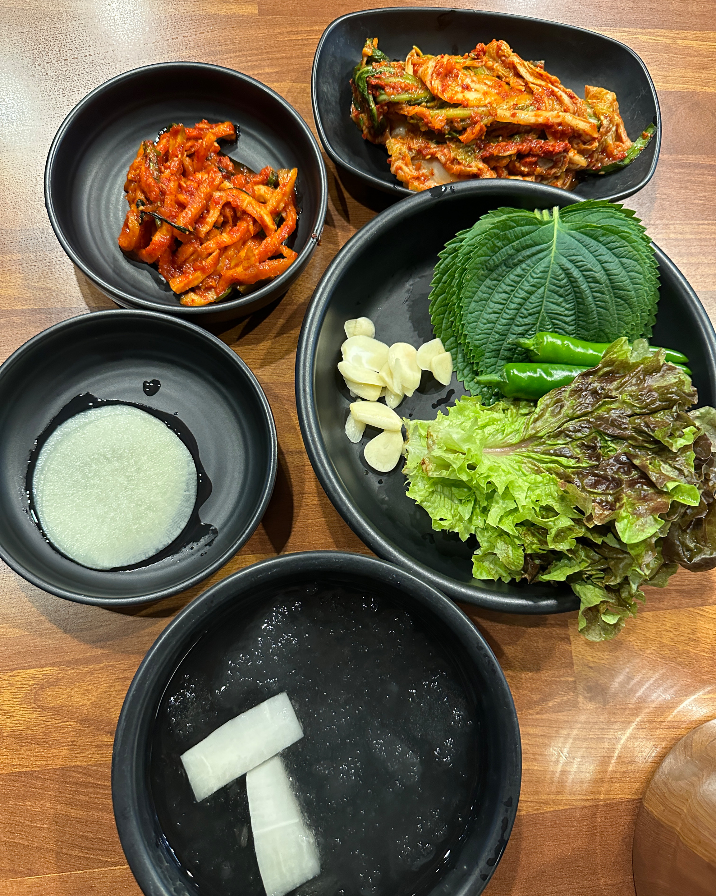 앞다리 먹었고 졸깃하고 고기와의 비율이 좋아요 - 천호동 맛집 철원족발