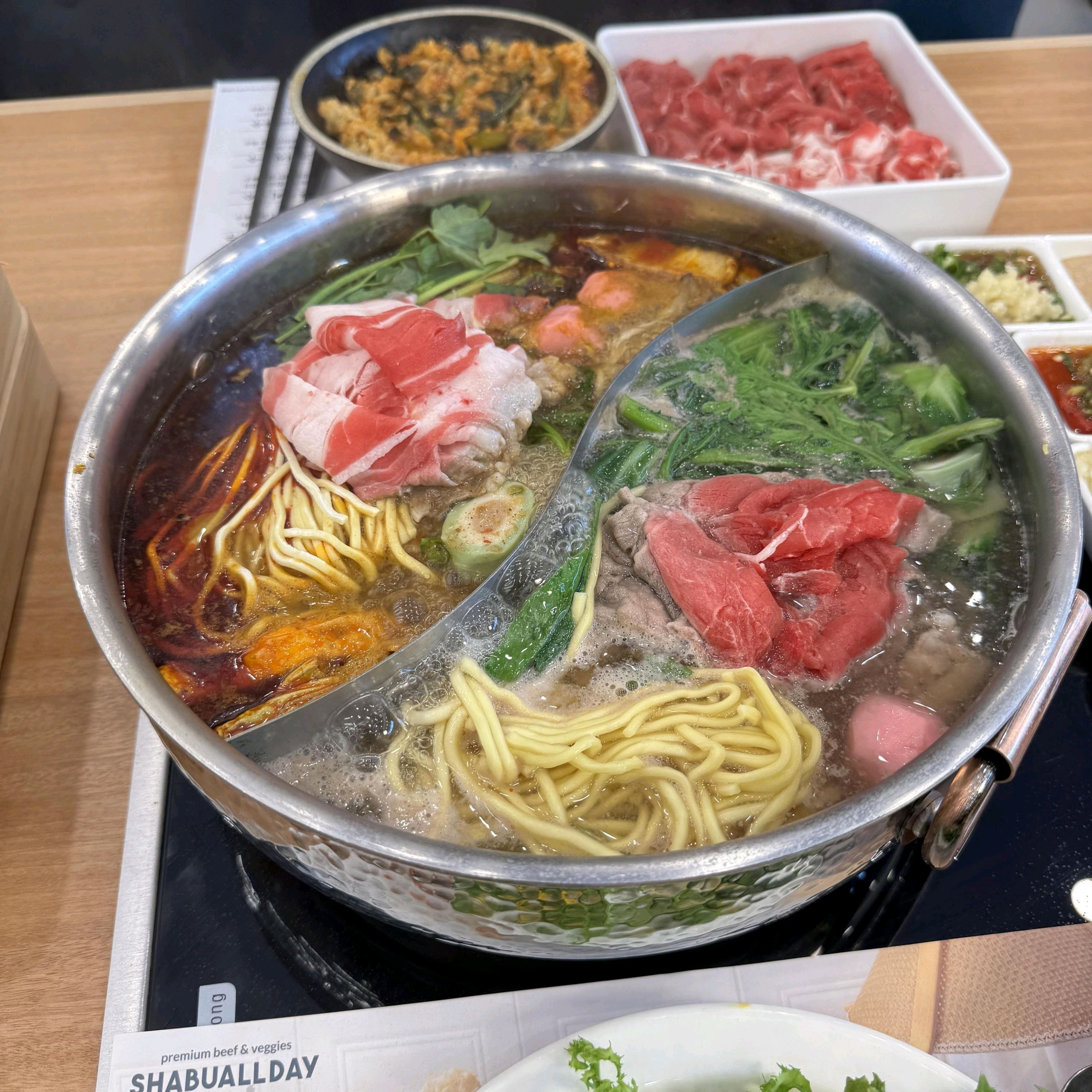 정말 맛있고 편안한 분위기에서 음식 즐겼어요 가족들이랑 함께 오기 좋은 곳 같아요 - 충주 안림동 맛집 샤브올데이 충주안림점