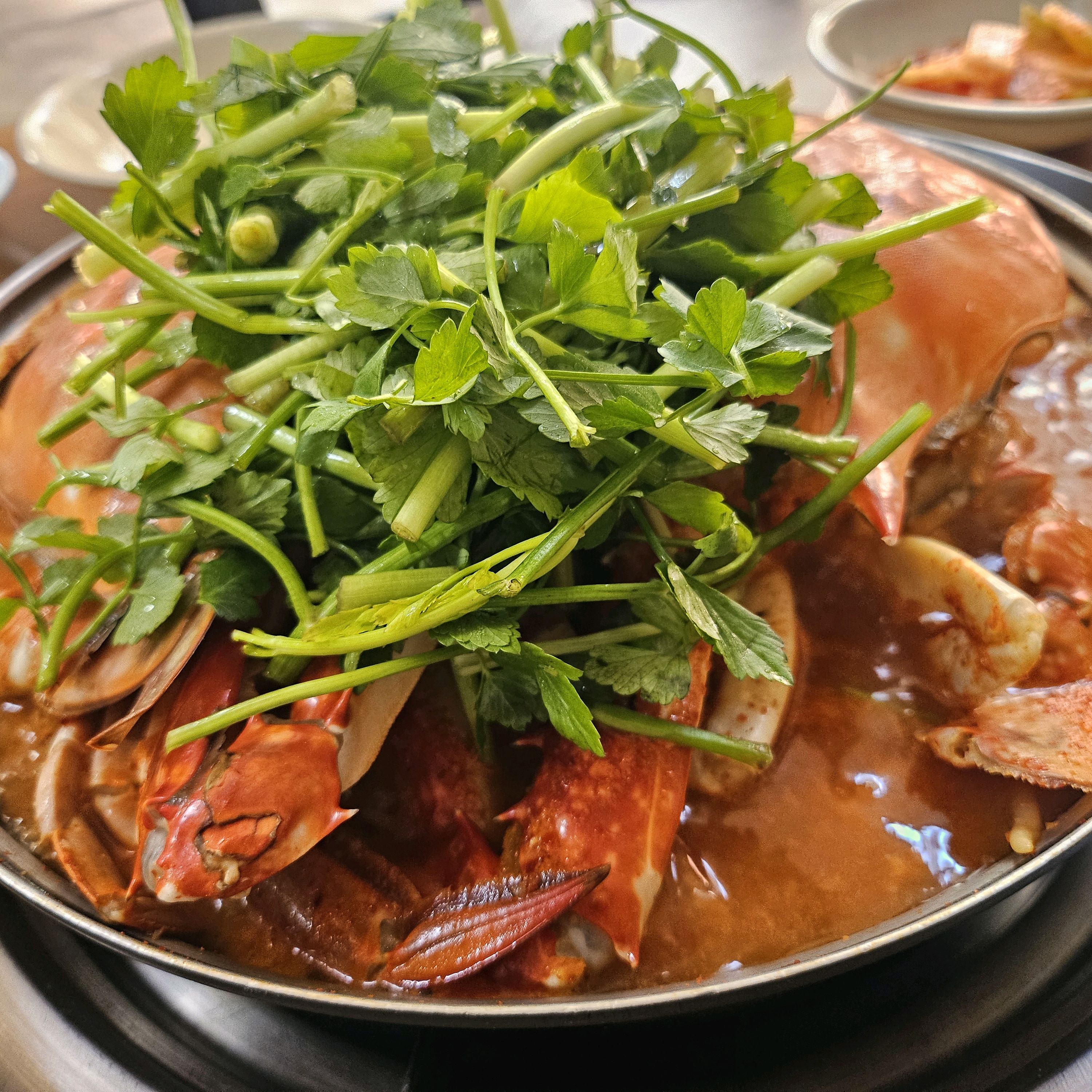 둘이서 꽃게탕 소자 시켜서 먹고나왔어요 꽃게도 먹기좋게 손질해주셔서 편하게 먹고나왔어요 시