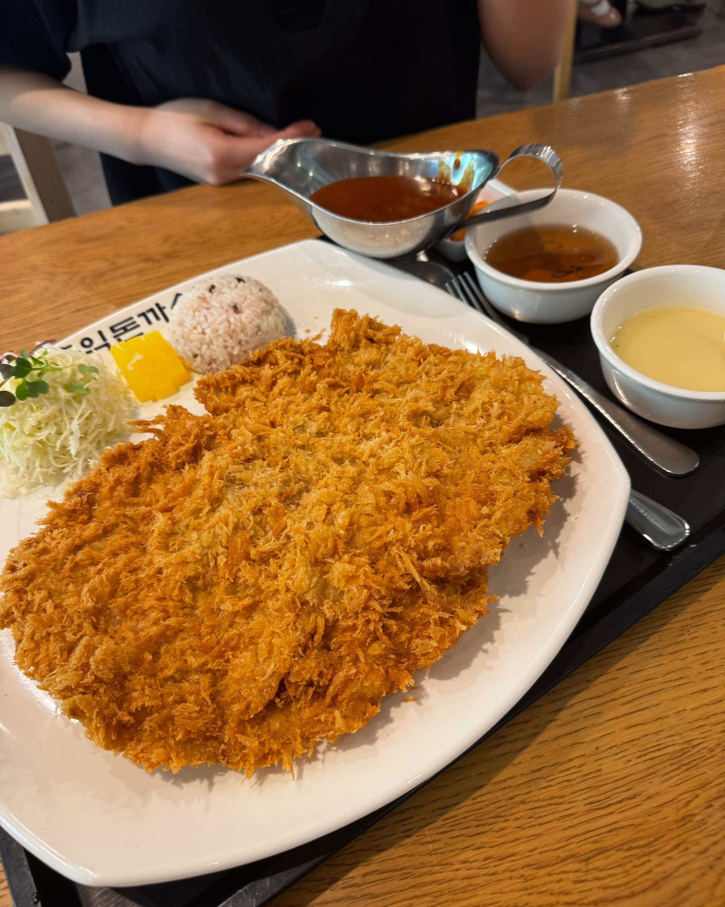 음식이 양도많고 신선함이느껴지는 최애식당이네요 - 구미 구평동 맛집 홍익돈까스 구미구평점