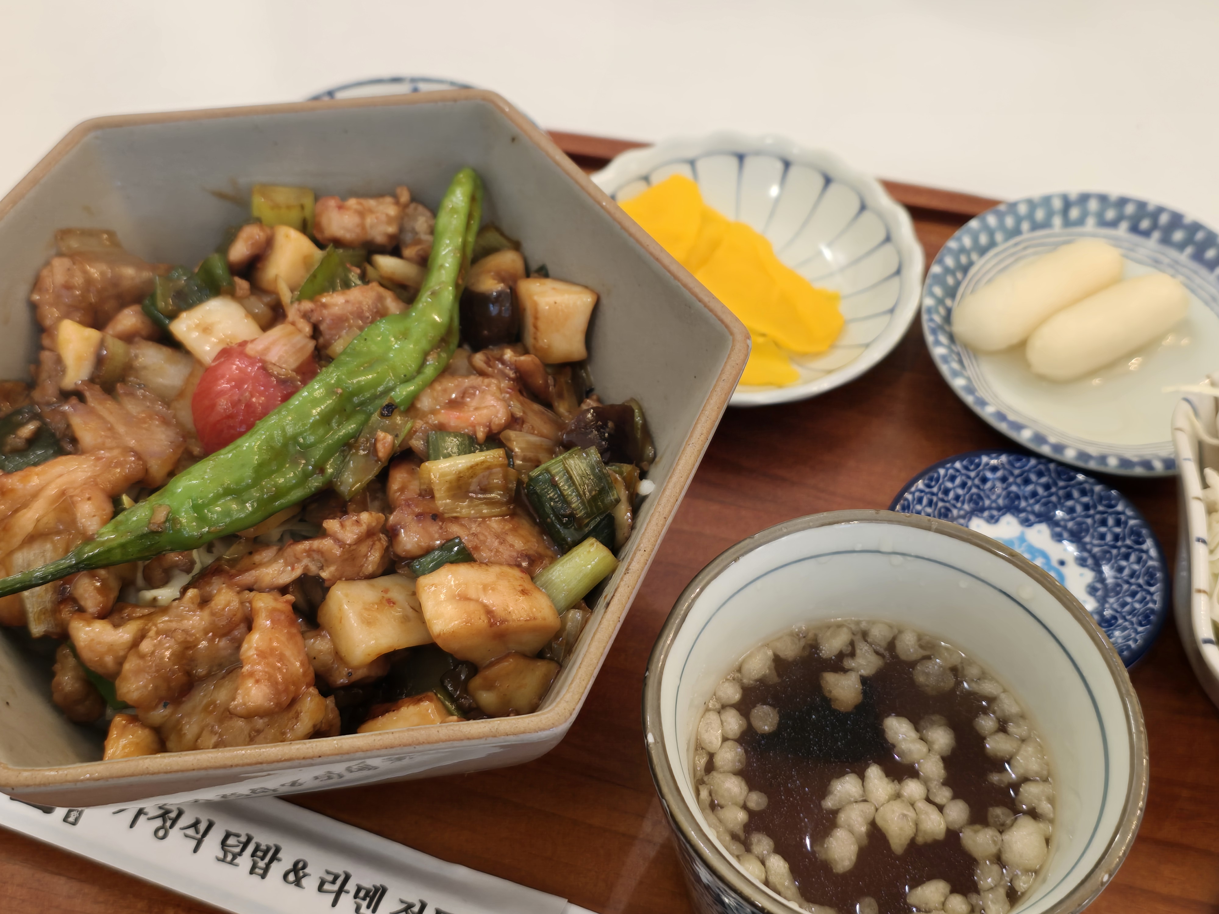 여기 정말 맛있어서 친구도 데려오고 부모님하고 간단히 점심 먹으러 들어왔어요ㅎㅎ 자주와요 - 천호동 맛집 핵밥 천호점