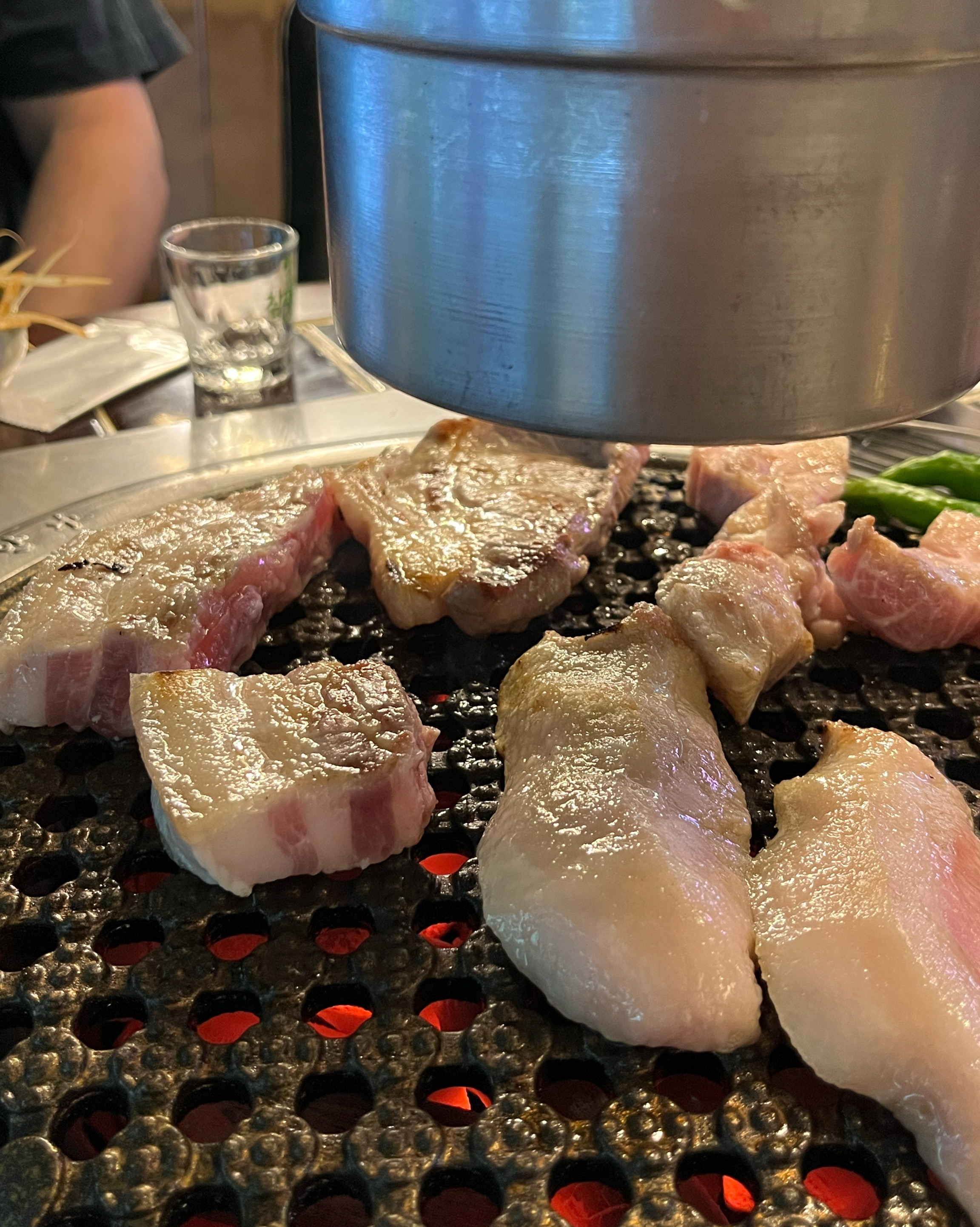 오랜만에 고급스럽고 맛있는 고기가 먹고 싶어서 나왔는데 니즈에 딱 맞는 맛집이었습니다✨ - 안양 맛집 블랙시크릿가든