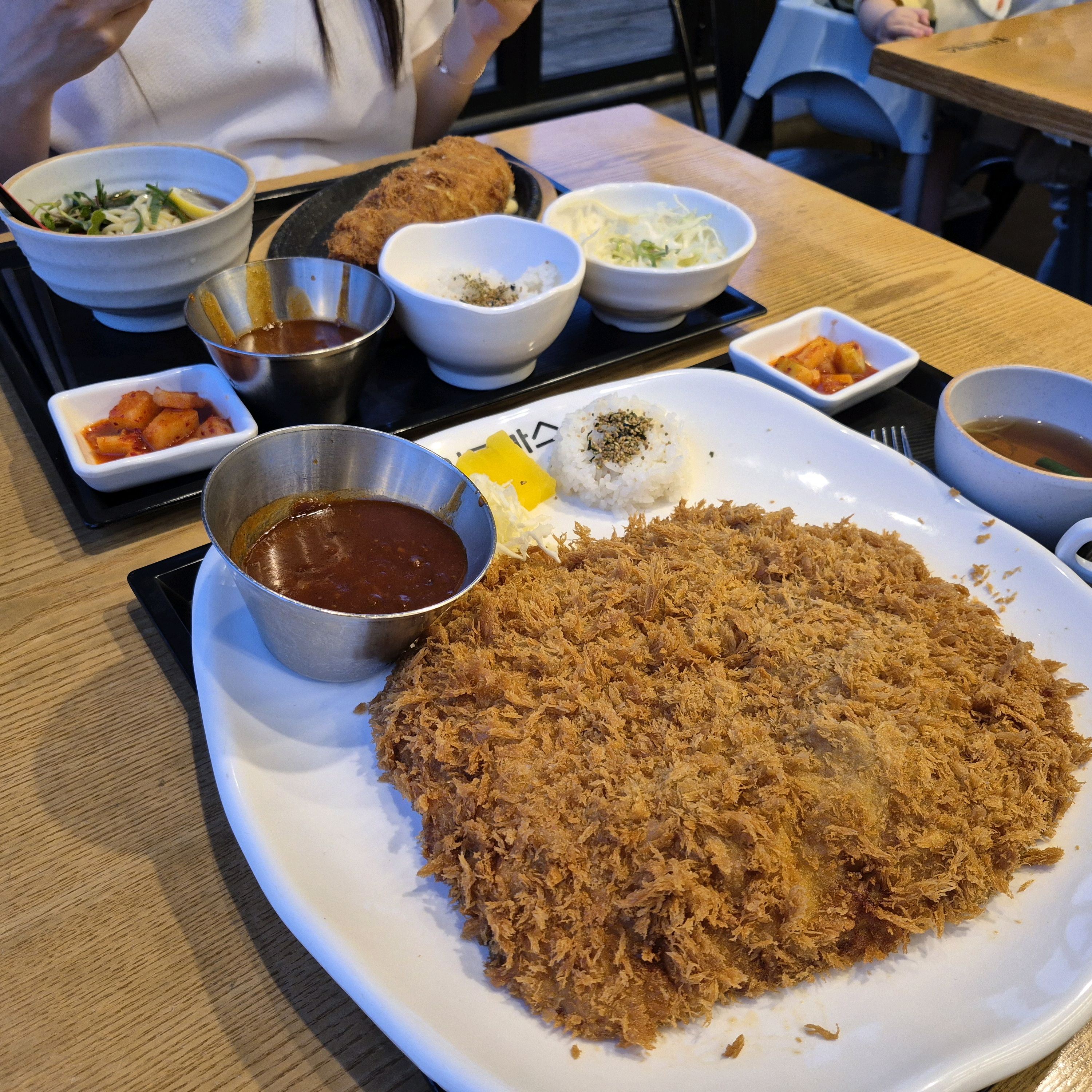 남자의 소울푸드를 배터지게 먹을 수 있는 홍익돈까스! - 대구 반야월 맛집 홍익돈까스 대구반야월점